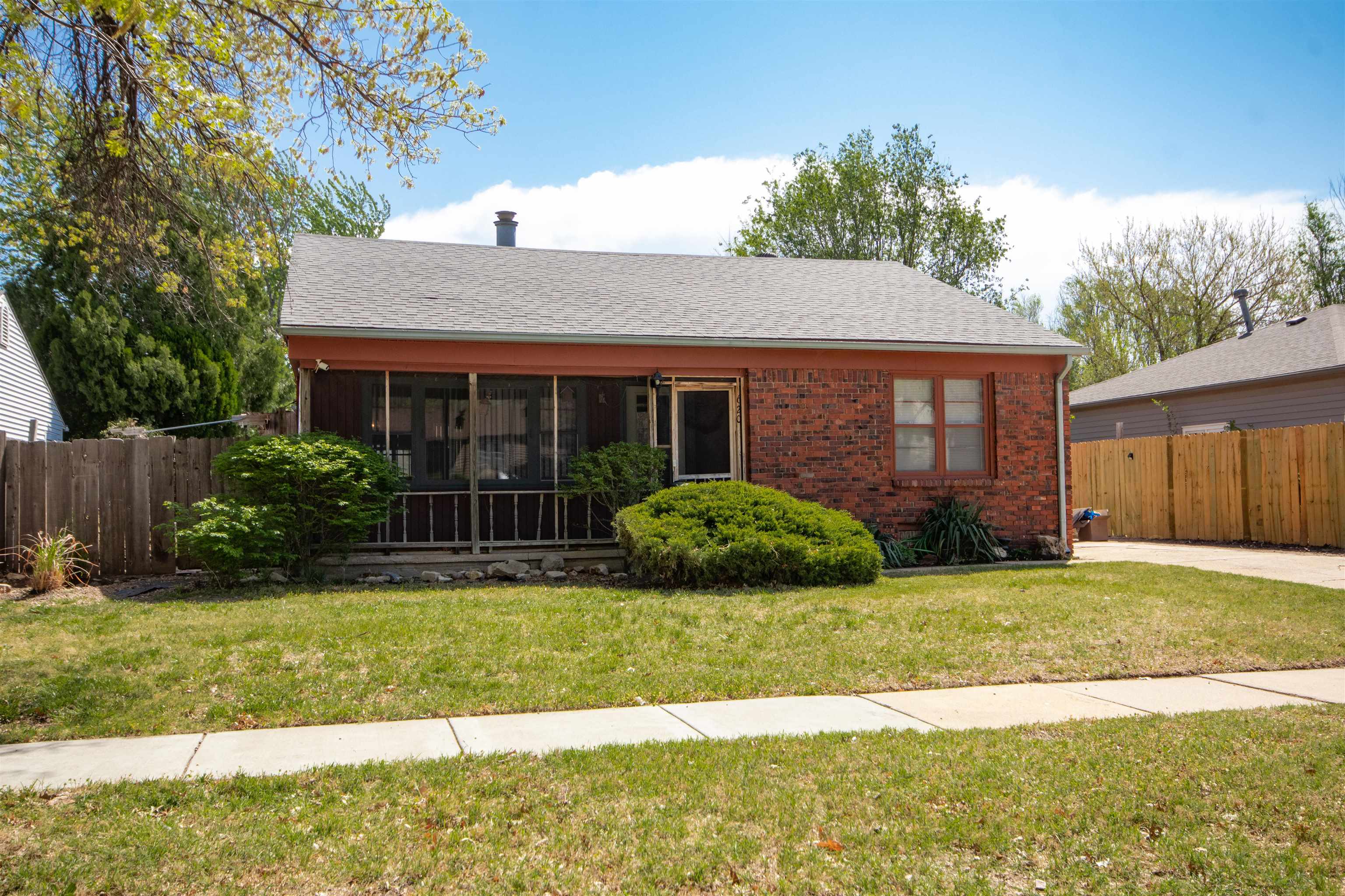 Photo of 620 Courtleigh St in Wichita, KS
