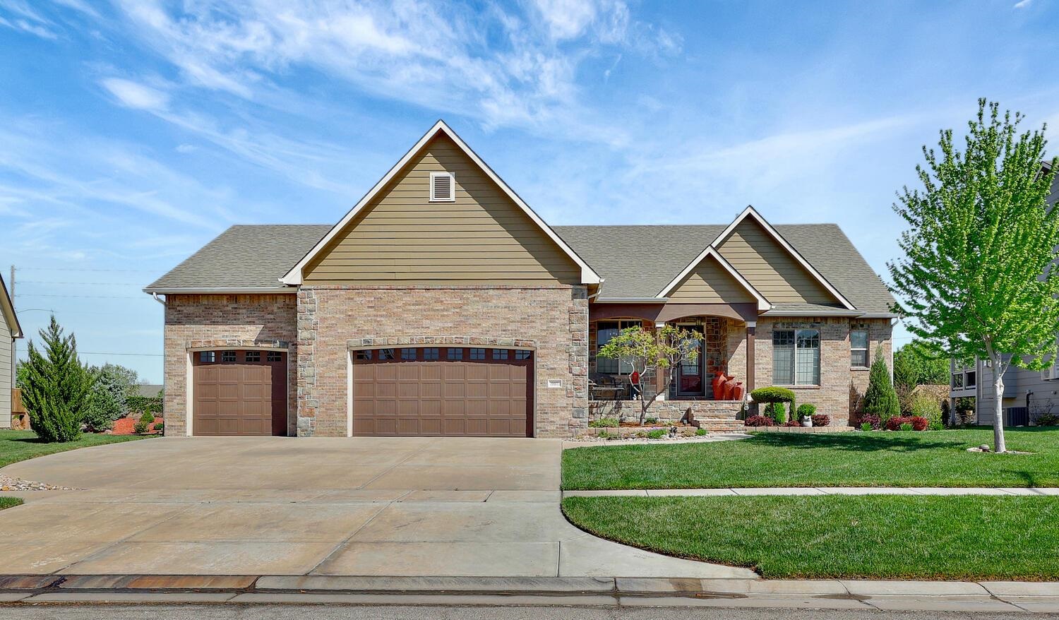 Photo of 907 E Rough Creek Loop in Derby, KS