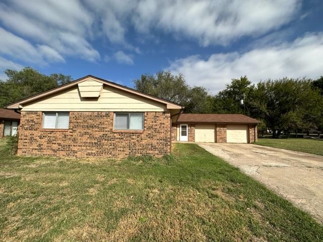 Photo of 320 E Wood Ave in Clearwater, KS