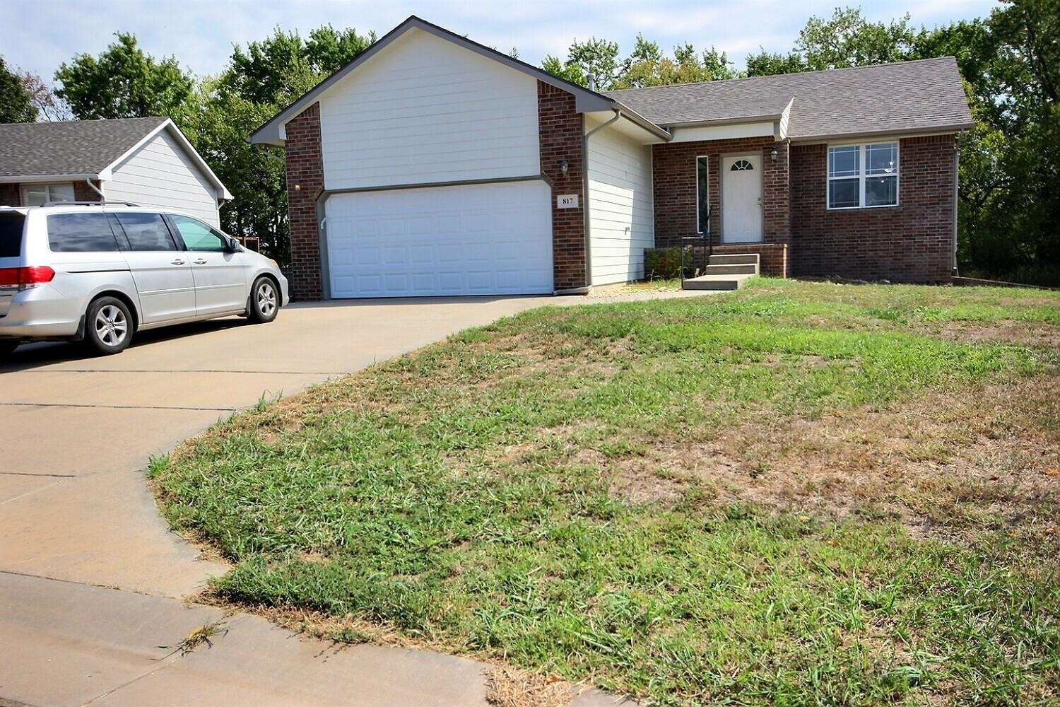Photo of 817 E Hedgewood St in Andover, KS