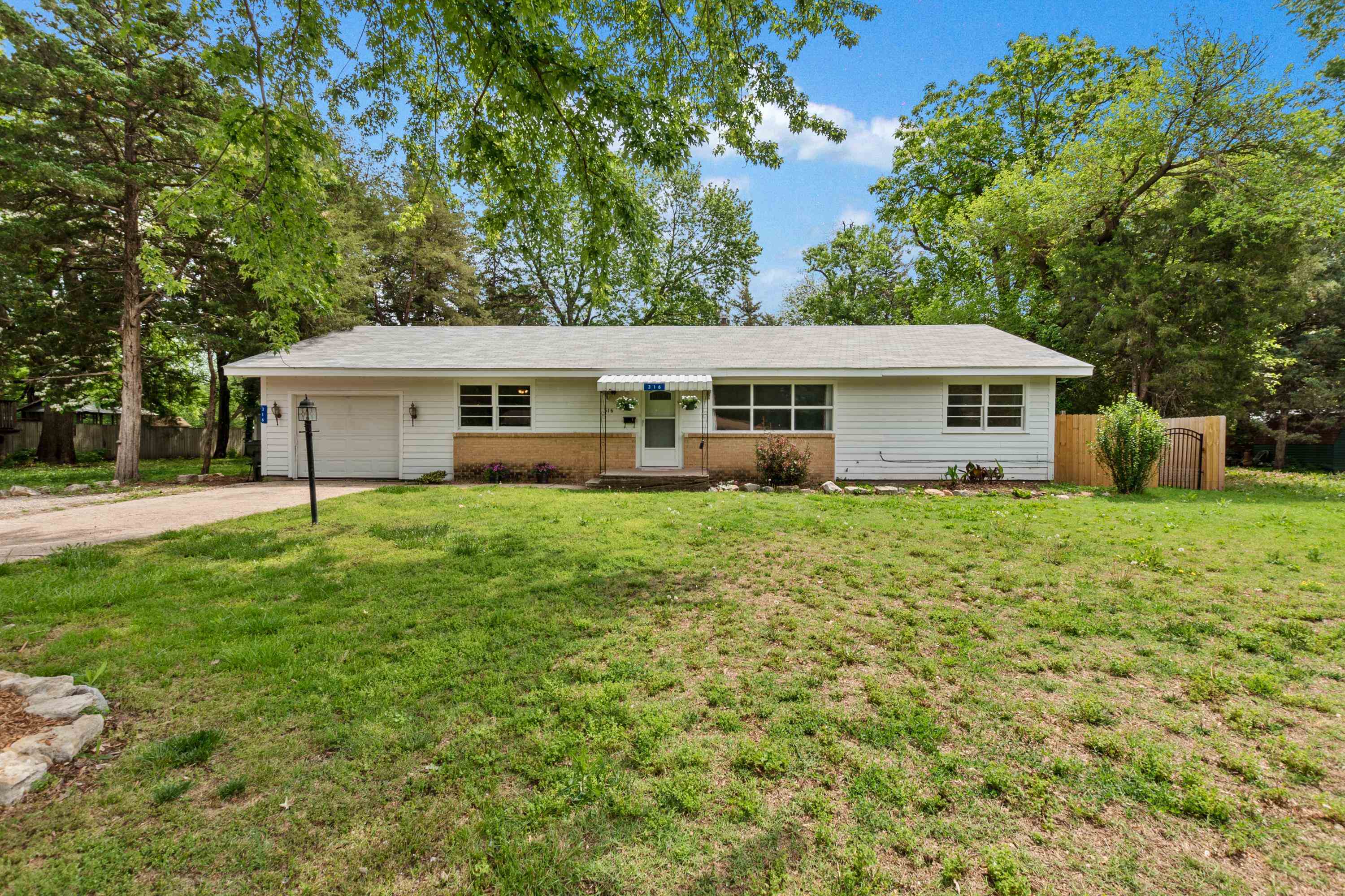 Photo of 316 Harvey in Halstead, KS