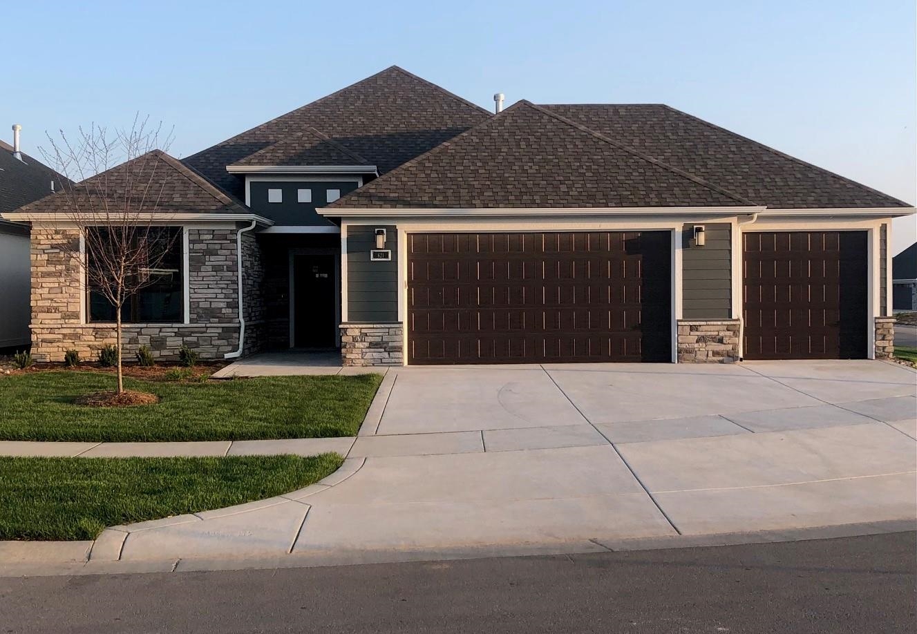 Photo of 621 E Park Pl in Andover, KS