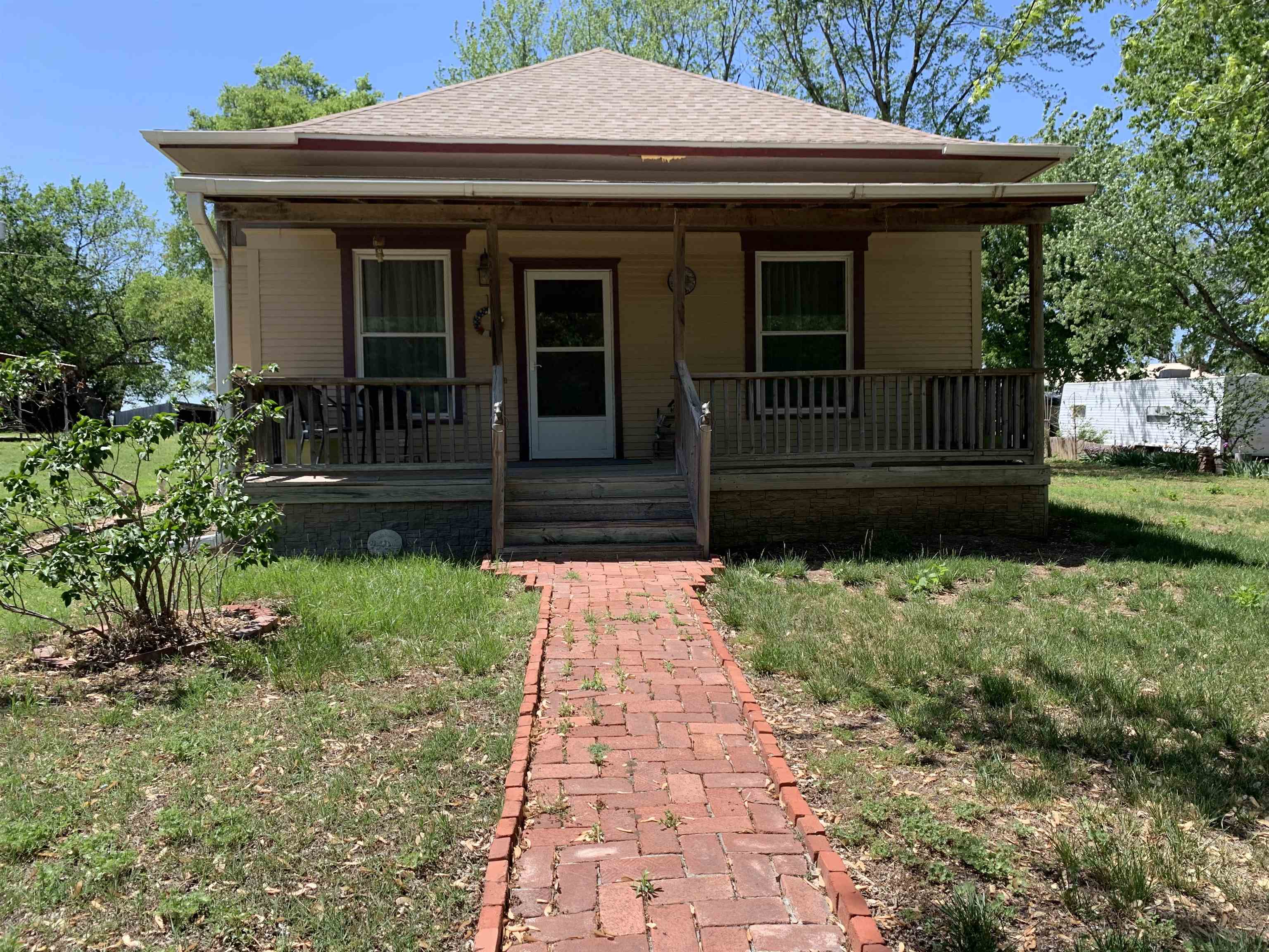 Photo of 313 S 2nd St in Geuda Springs, KS