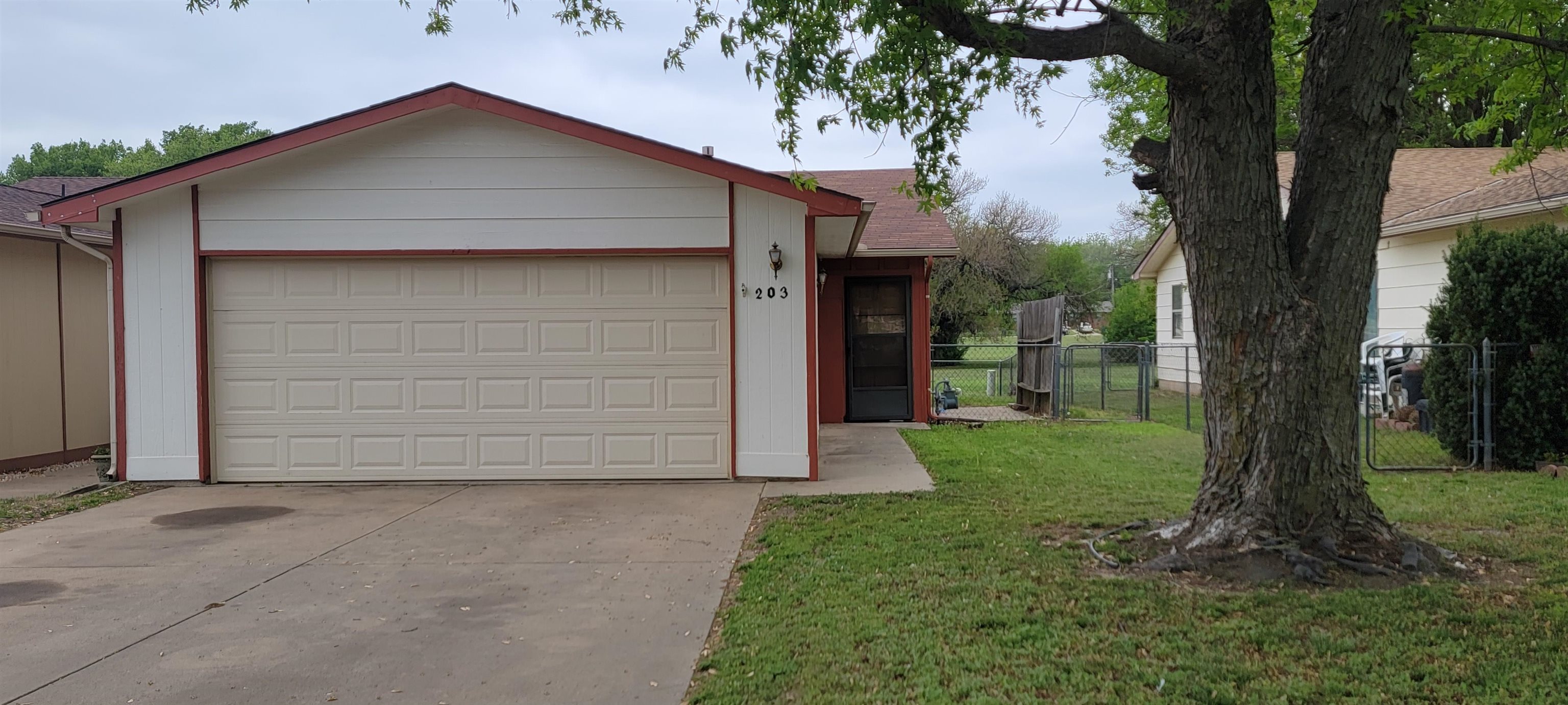 Photo of 203 S Westview in Derby, KS