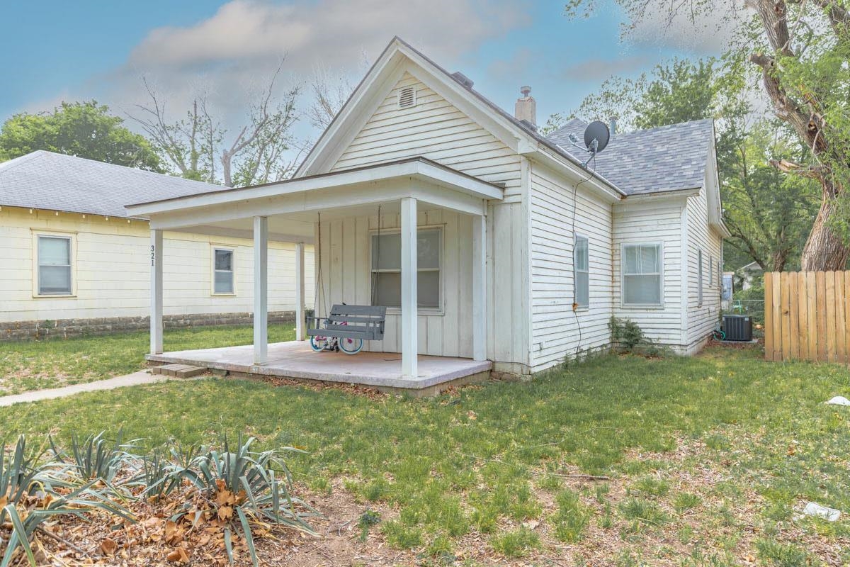 Photo of 321 N 1st St in Arkansas City, KS