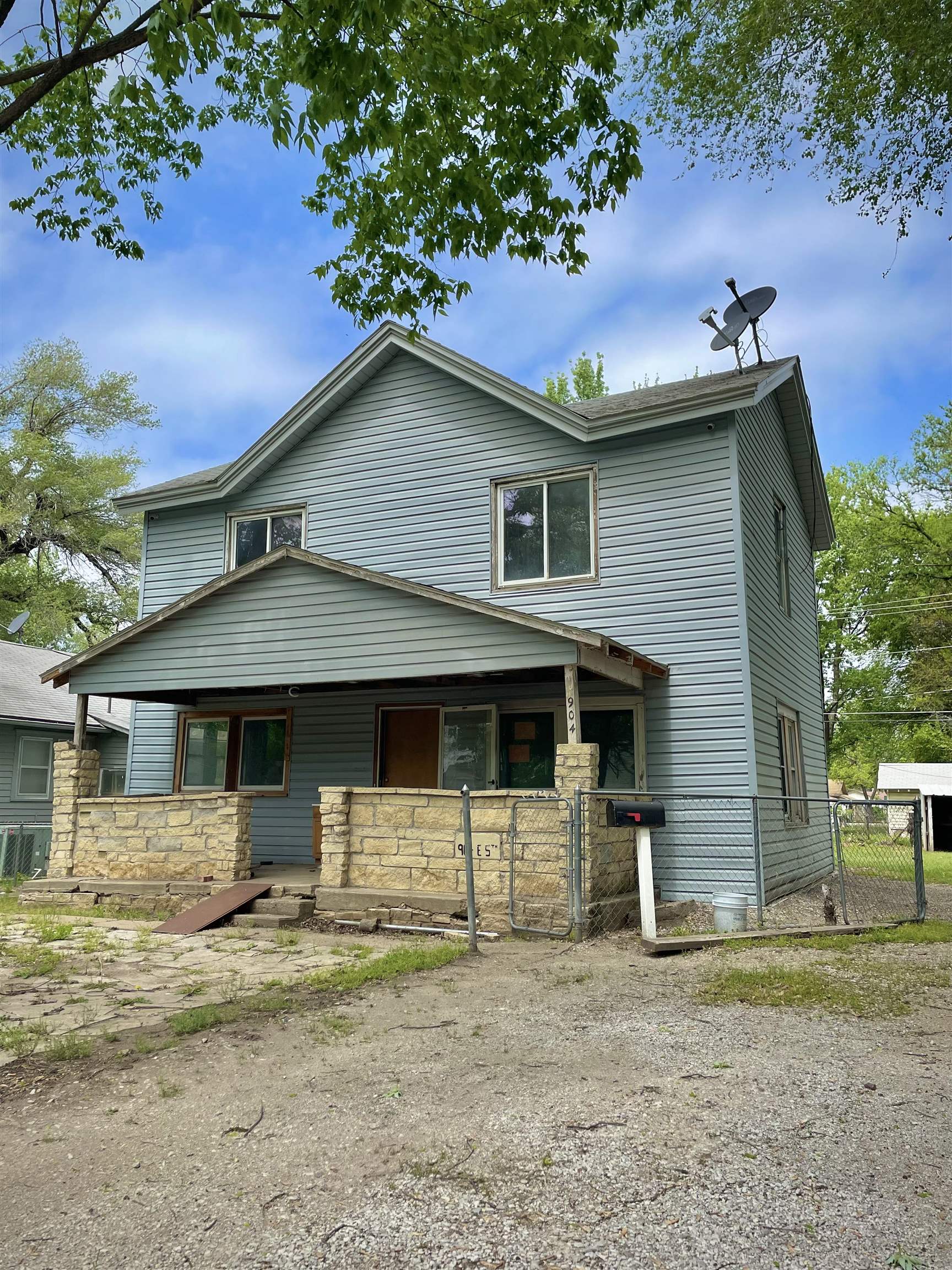 Photo of 904 E 5th Ave in Winfield, KS
