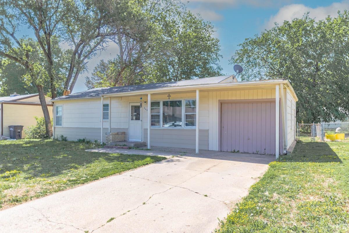 Photo of 209 Virginia Ave in Arkansas City, KS