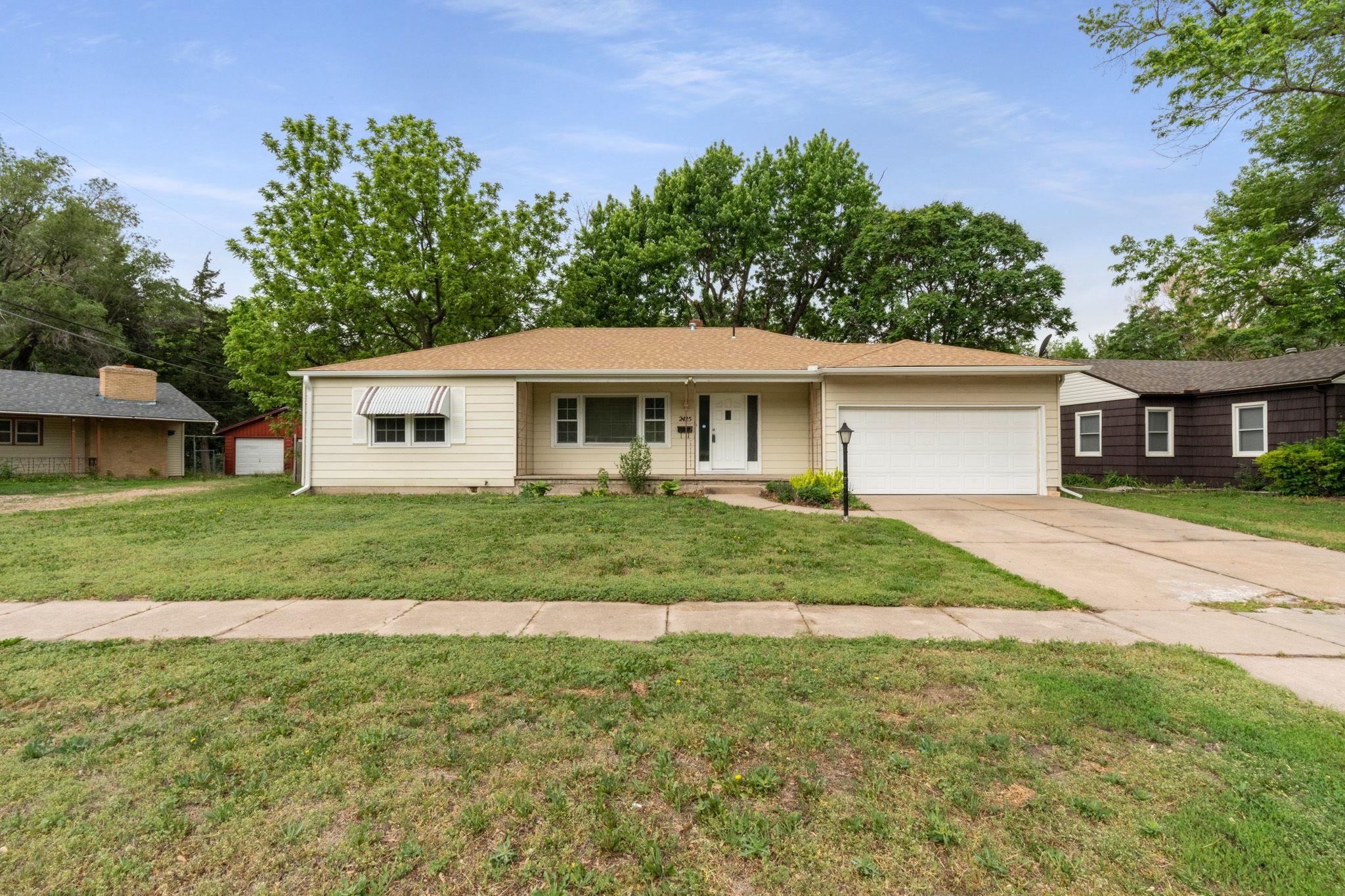 Photo of 2425 E Glen Oaks Dr in Wichita, KS