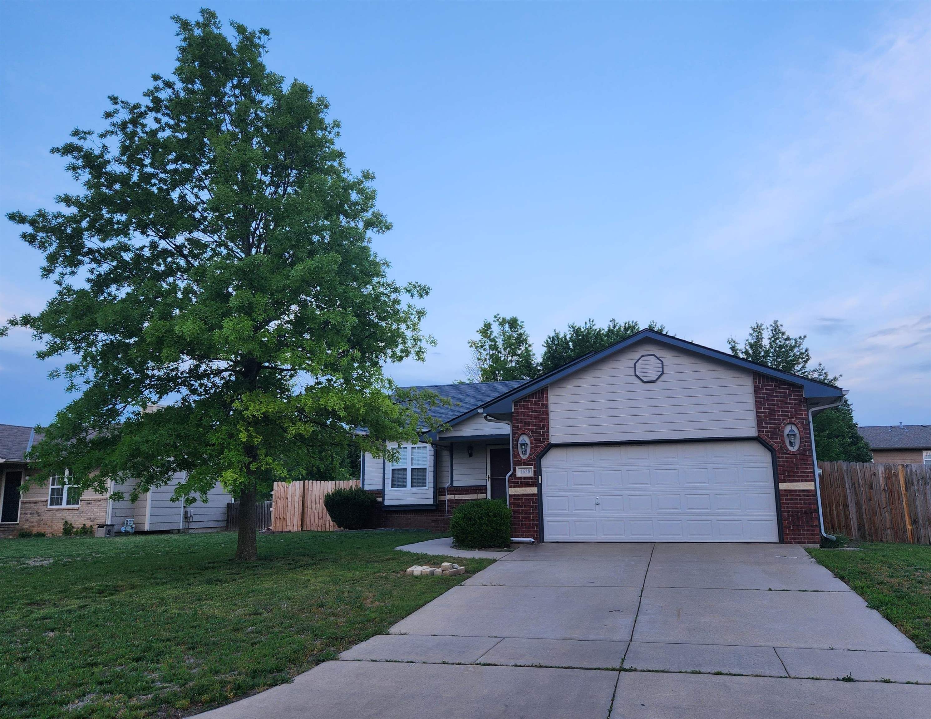 Photo of 1628 N Prairie Run Cir in Mulvane, KS