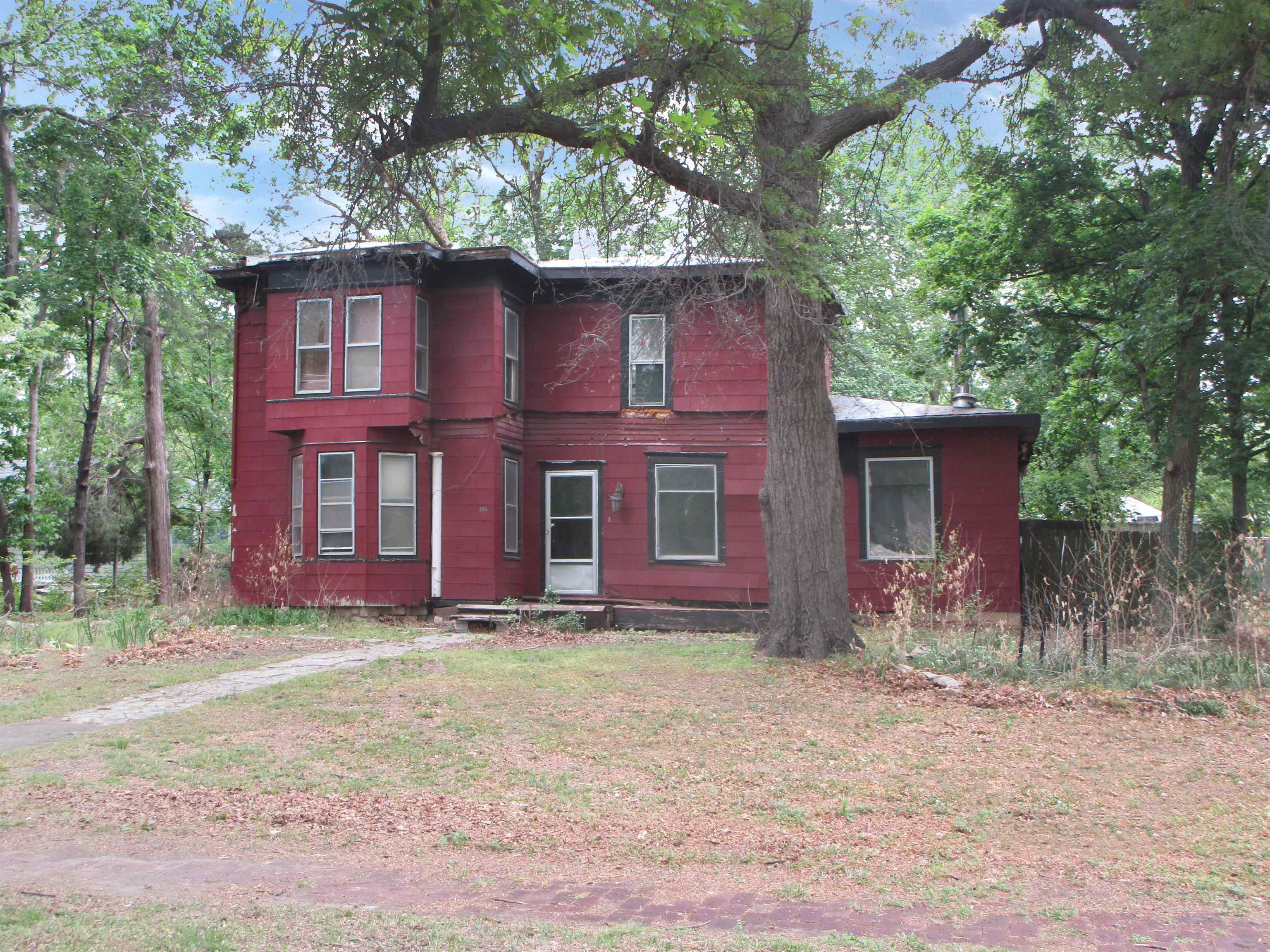 Photo of 806 E 7th in Newton, KS