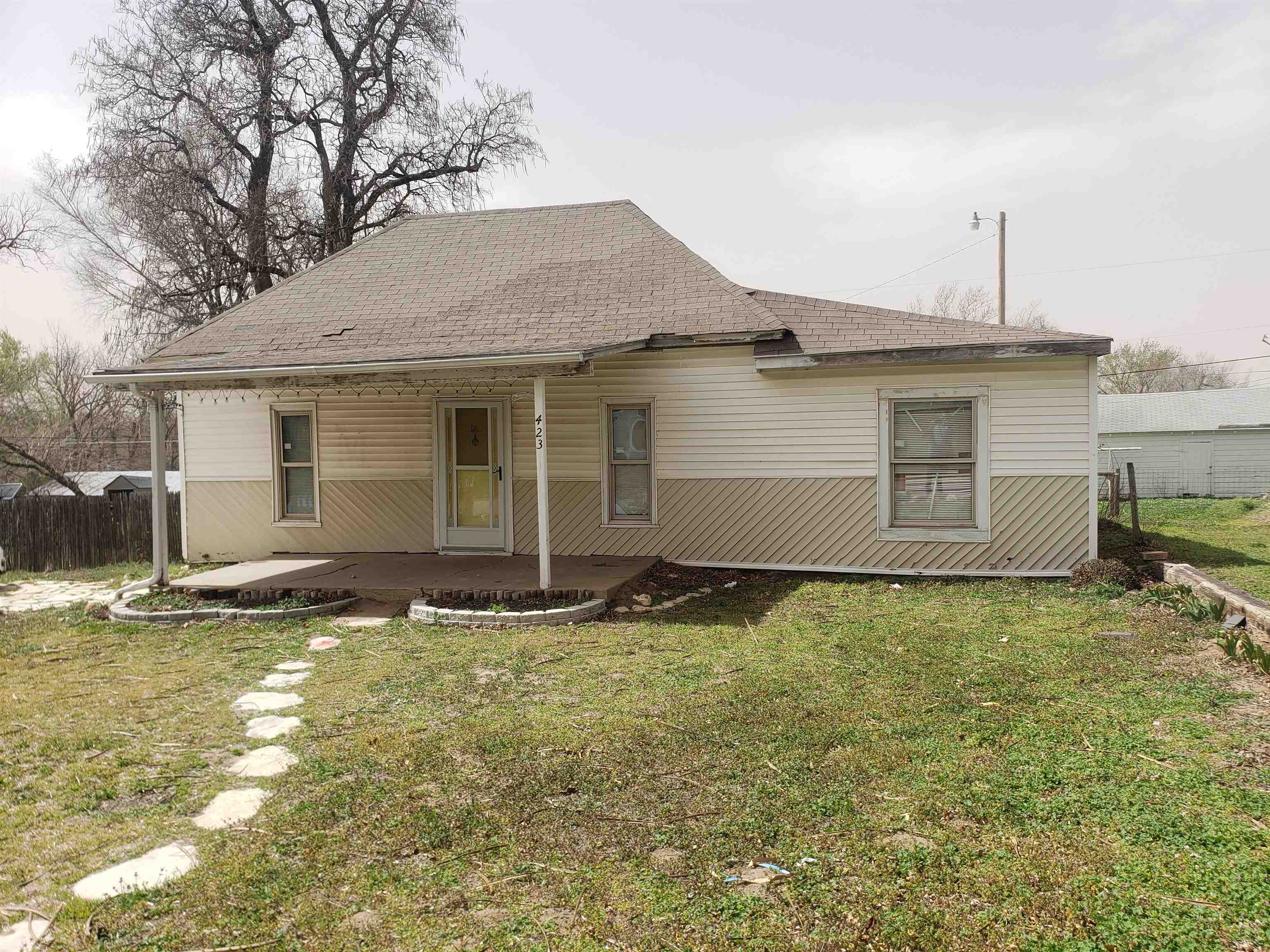 Photo of 423 N 8th St in Arkansas City, KS