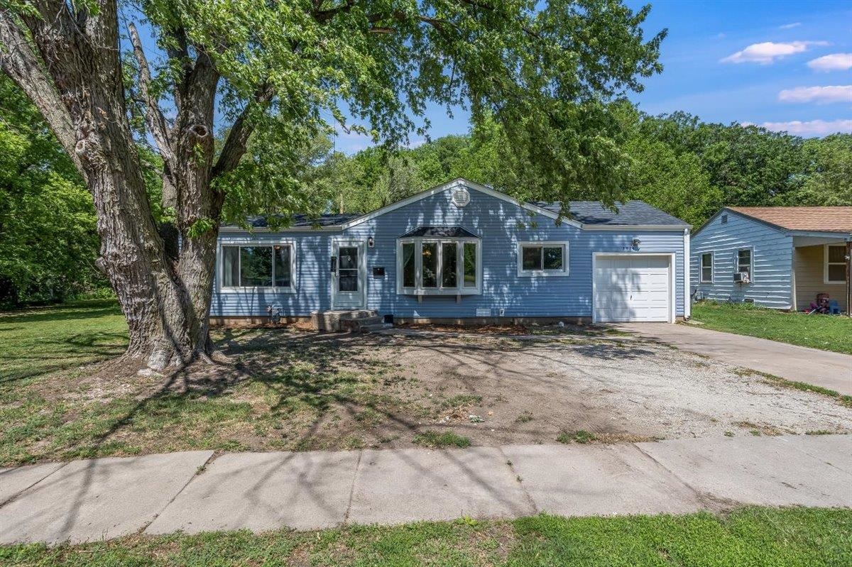 Photo of 2914 E Range Rd in Wichita, KS