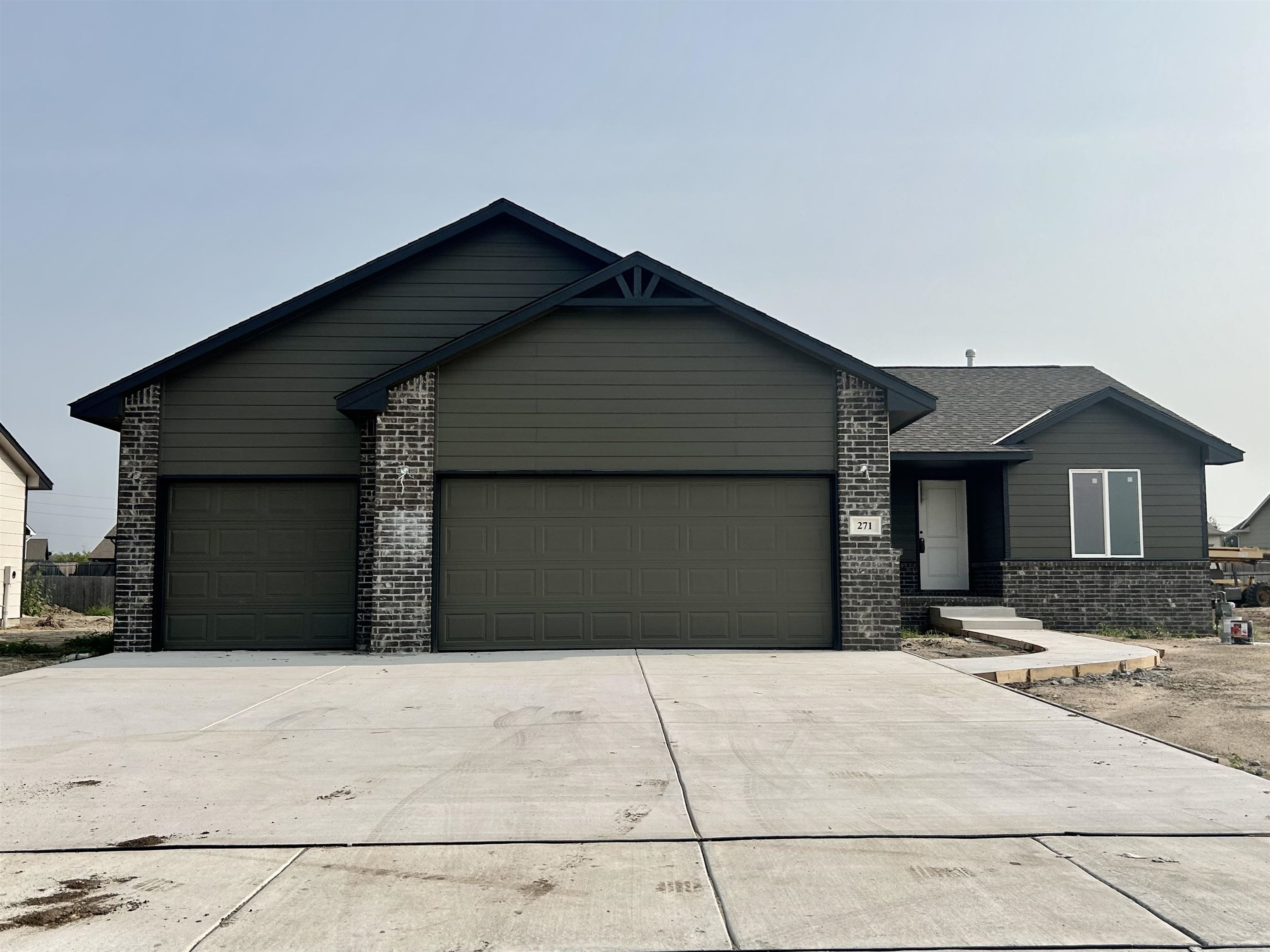Photo of 271 W Dusk Dr in Rose Hill, KS