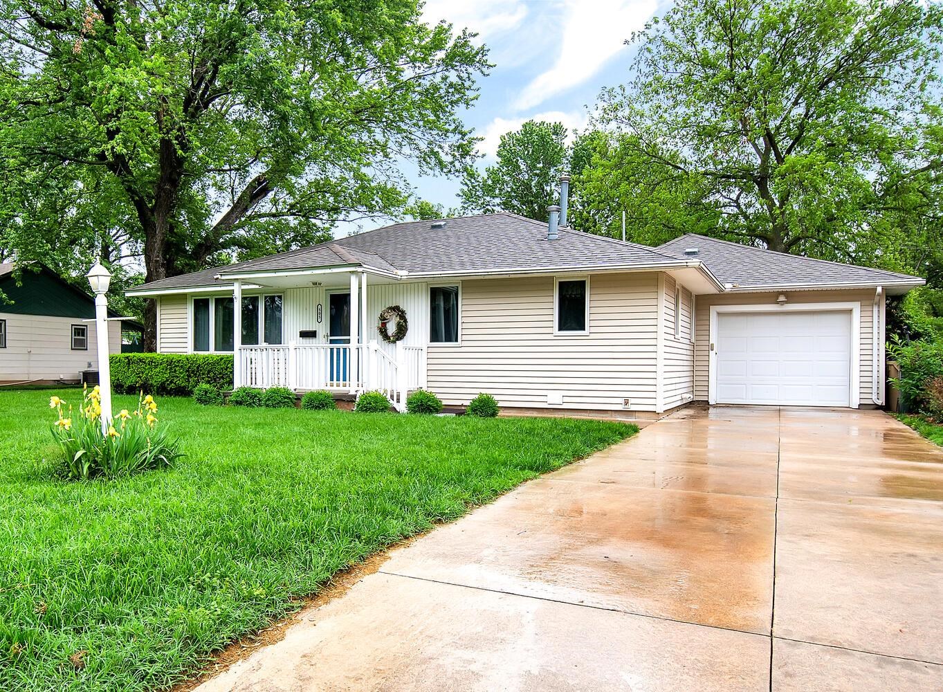 Photo of 505 E 2nd St in Haven, KS