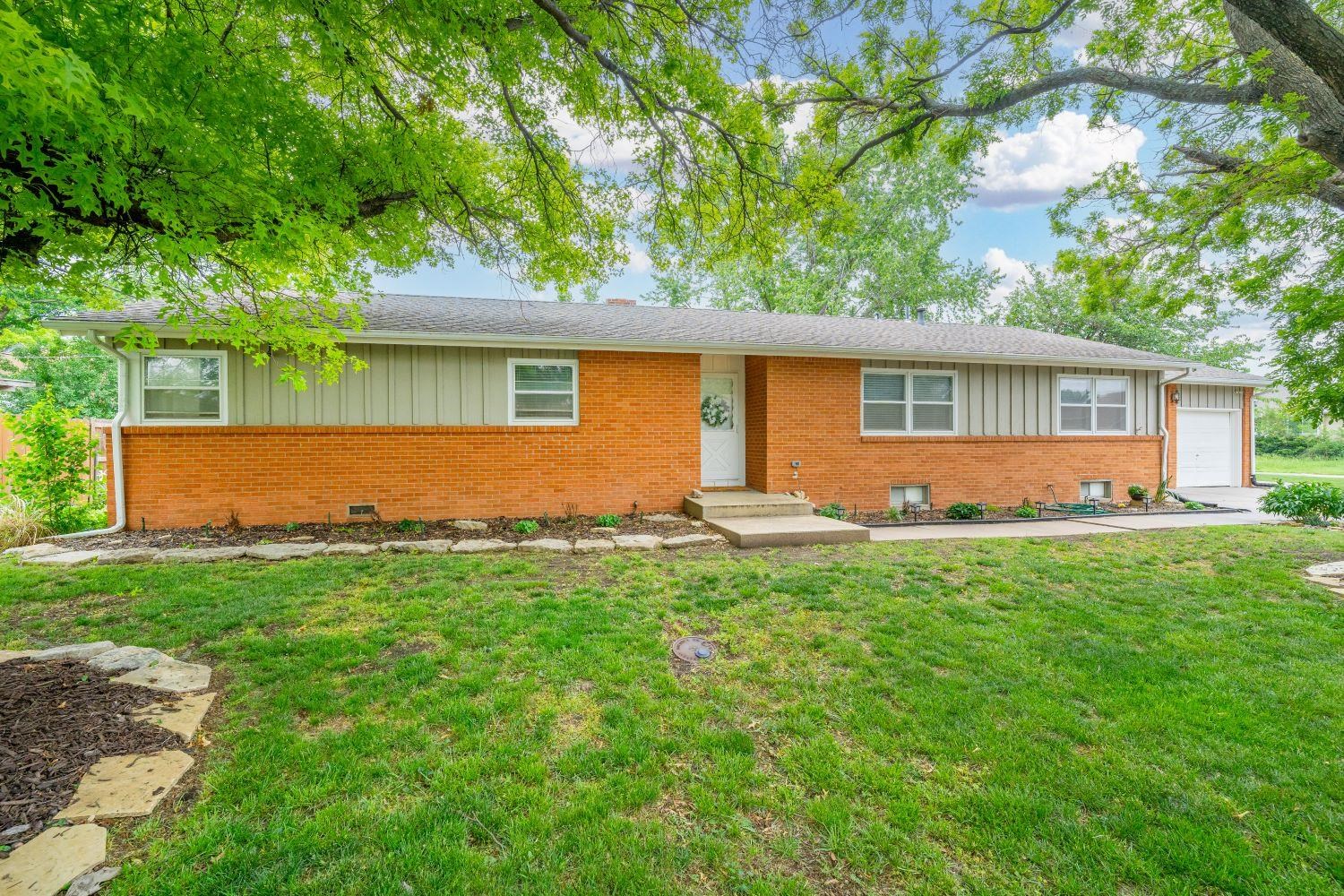 Photo of 5601 Memphis St in Bel Aire, KS