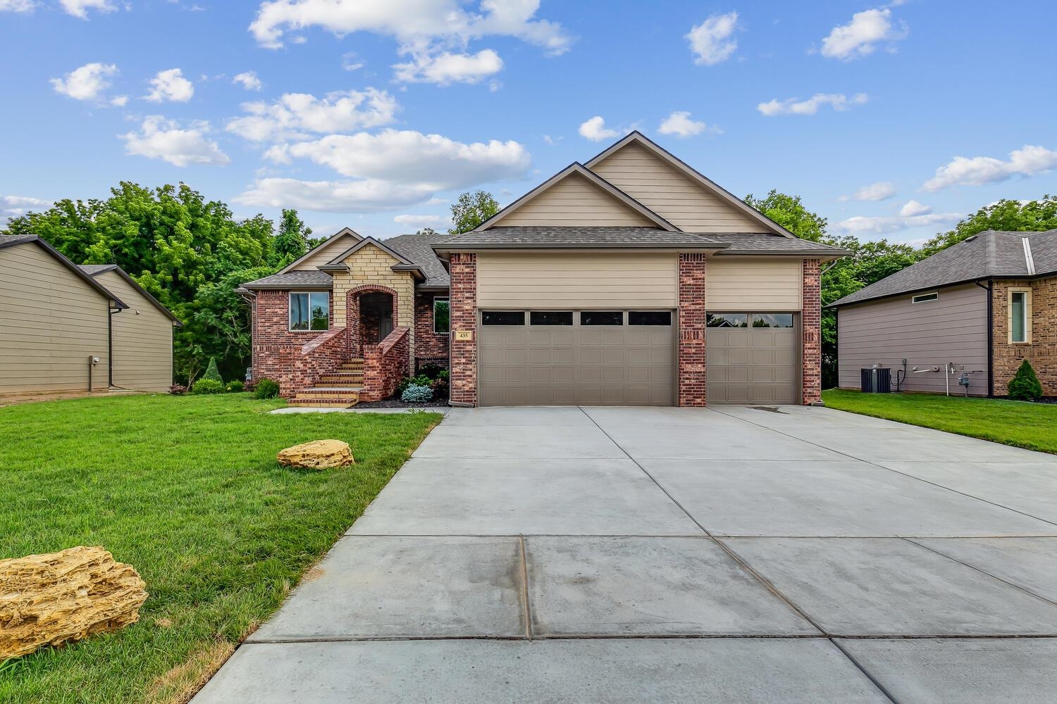 Photo of 435 E River Birch Cir in Haysville, KS