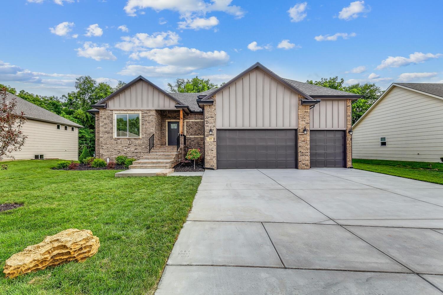 Photo of 429 E River Birch Cir in Haysville, KS