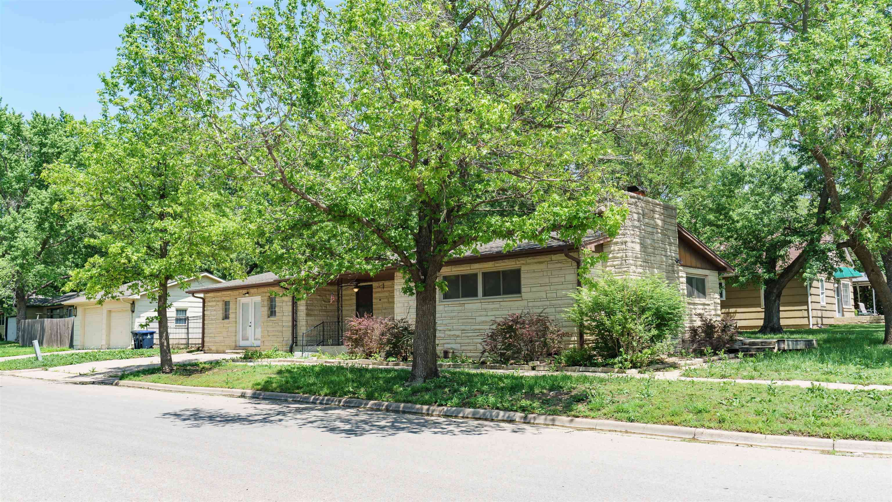 Photo of 1128 Park Ave in El Dorado, KS