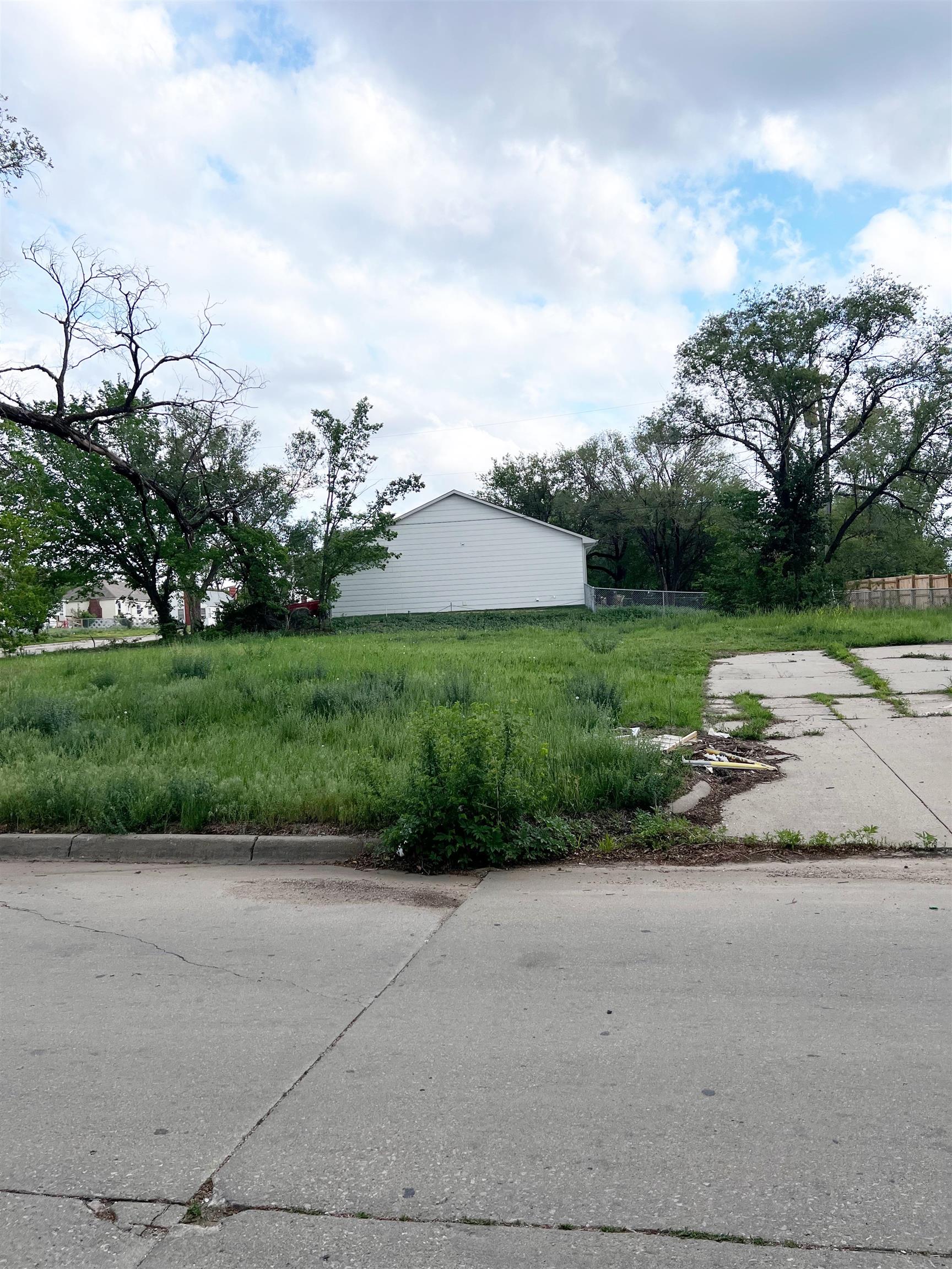 Photo of 721 N Madison Ave in Wichita, KS