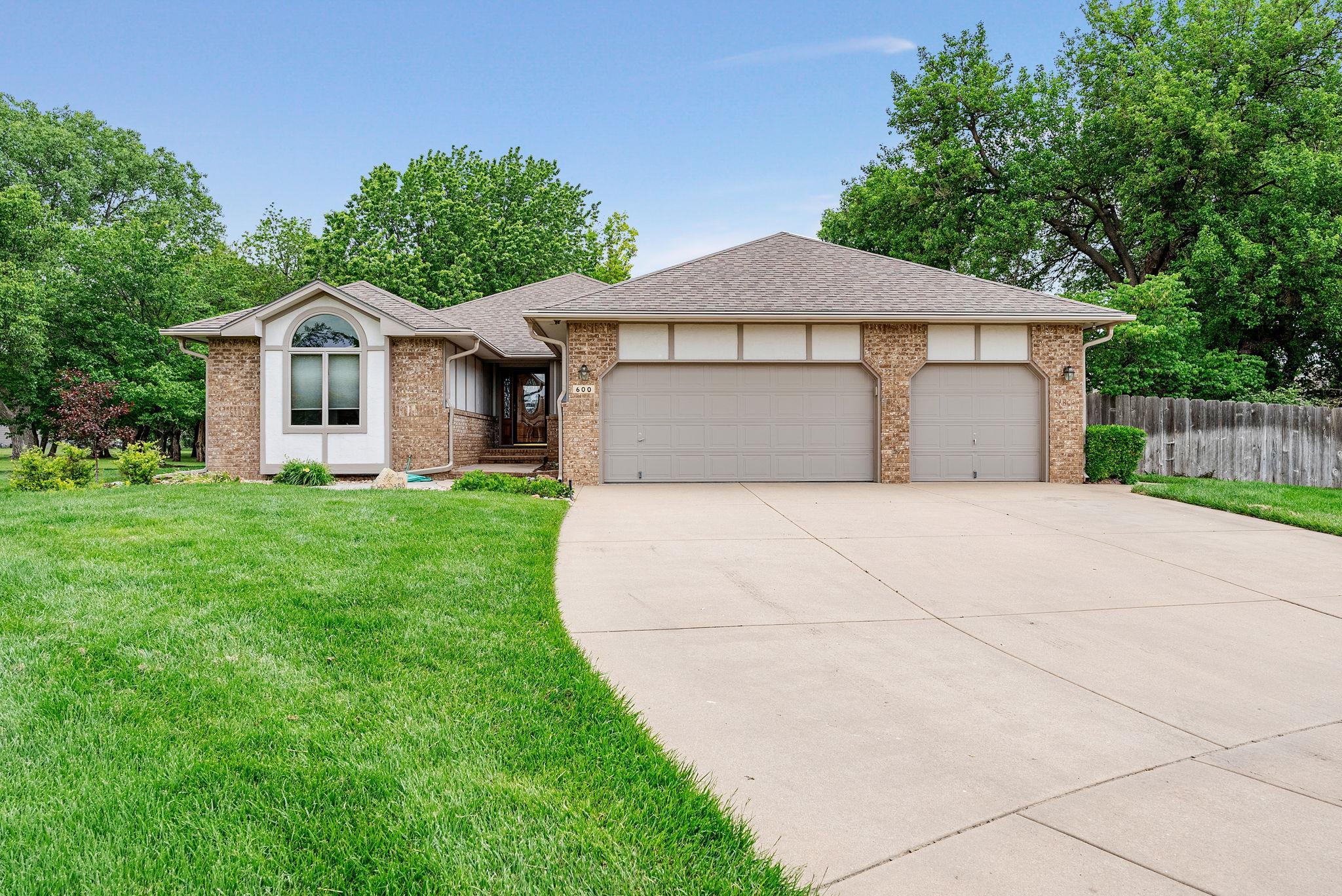 Photo of 600 E High Plains Cir in Maize, KS