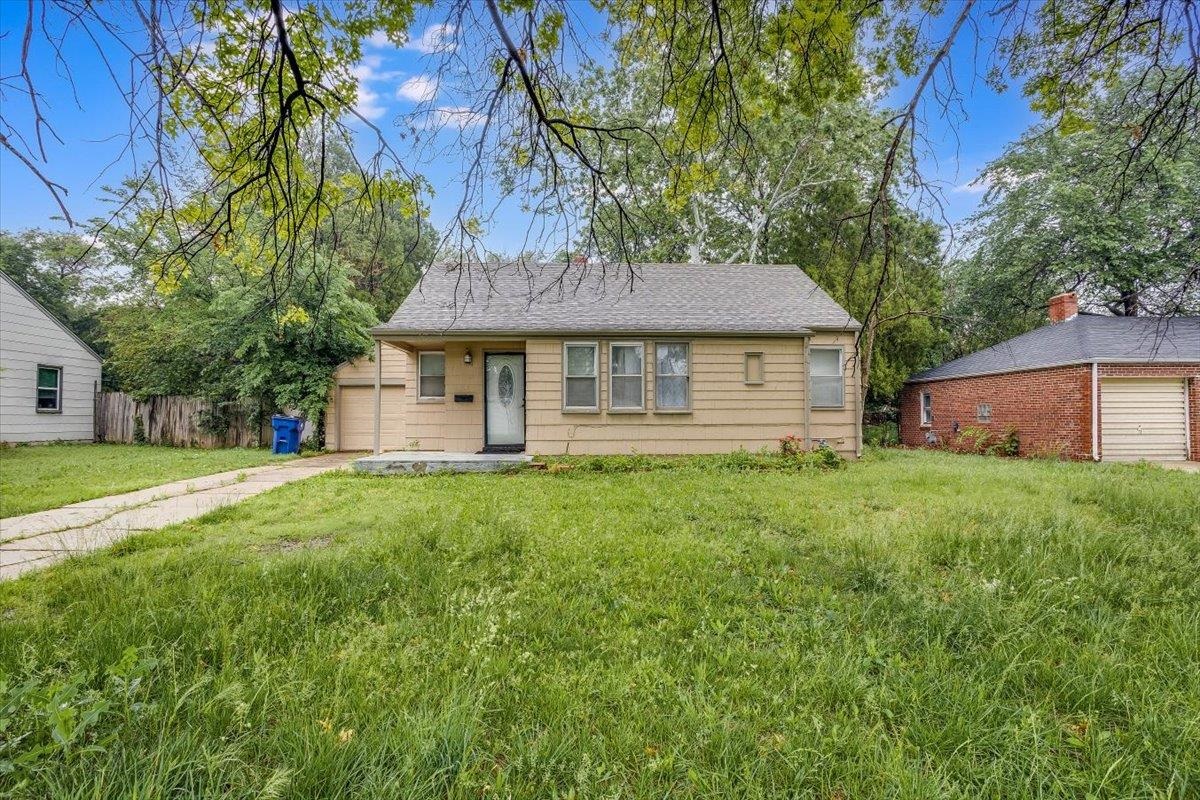 Photo of 616 N Old Manor Rd in Wichita, KS