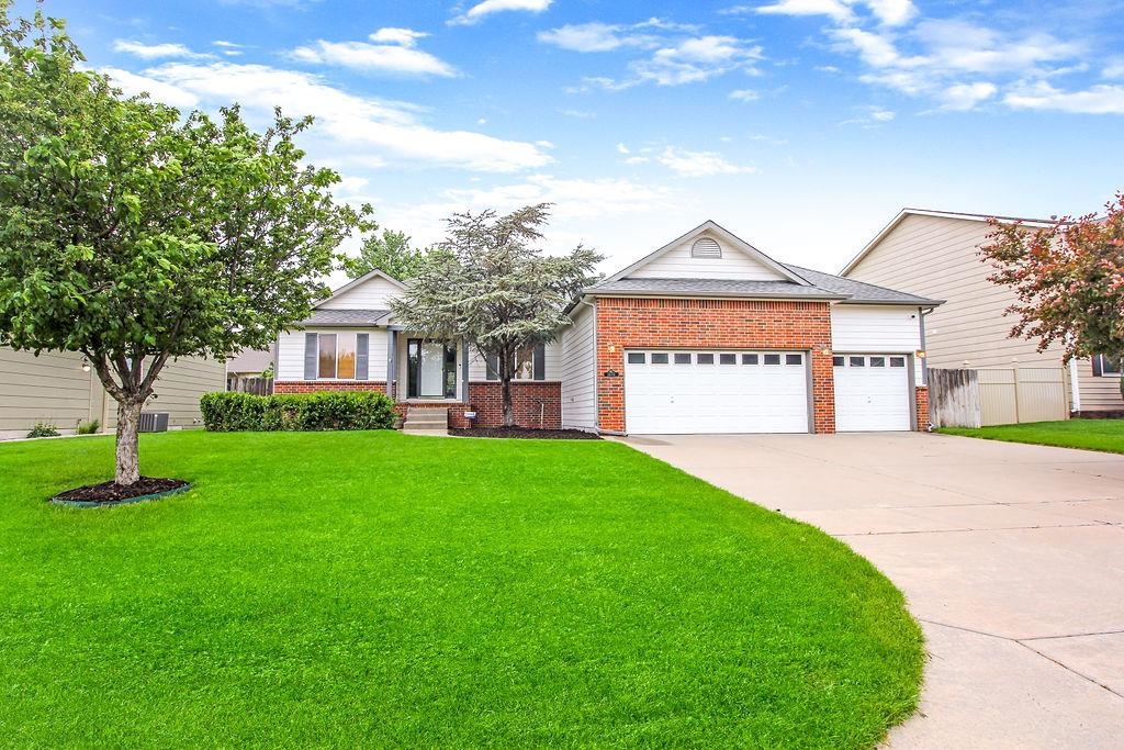 Photo of 14113 E Twinlake Dr in Wichita, KS