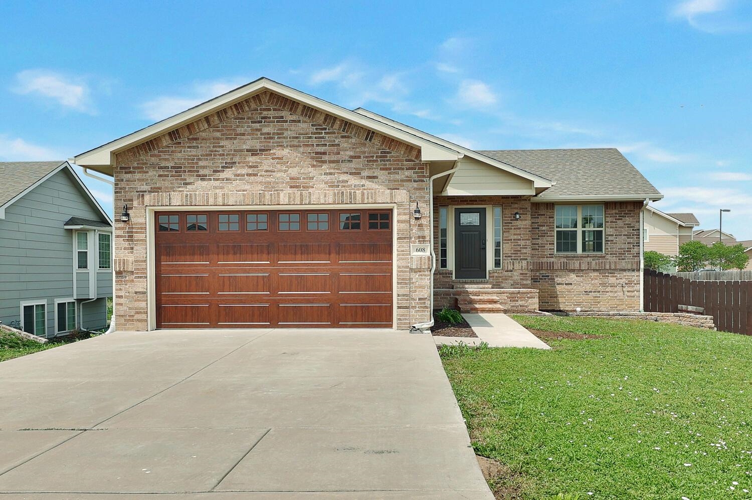 Photo of 608 E Shade in Andover, KS
