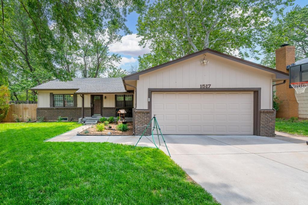Photo of 1517 N Derby Hills Ct in Derby, KS