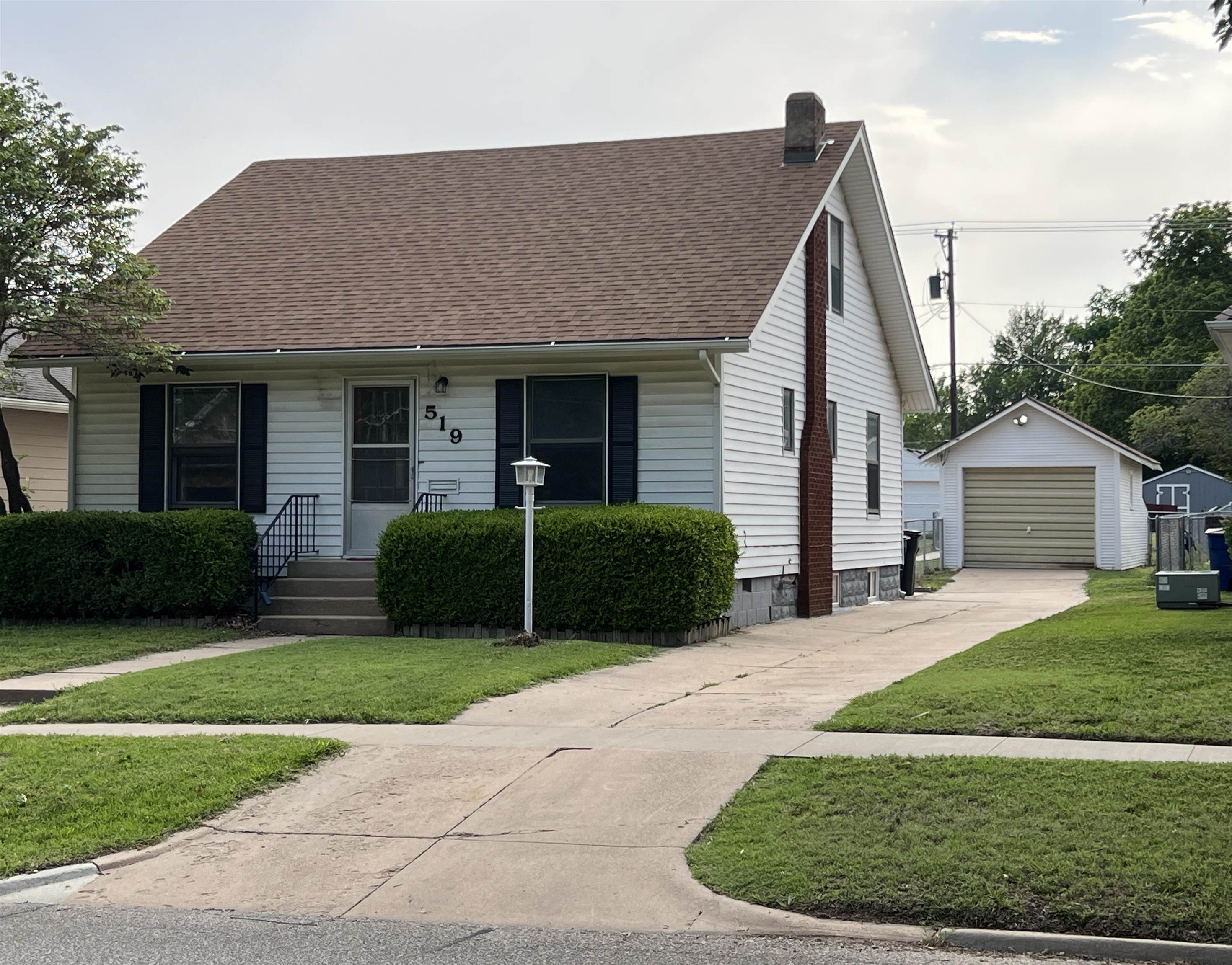 Photo of 519 Old Main St in Newton, KS
