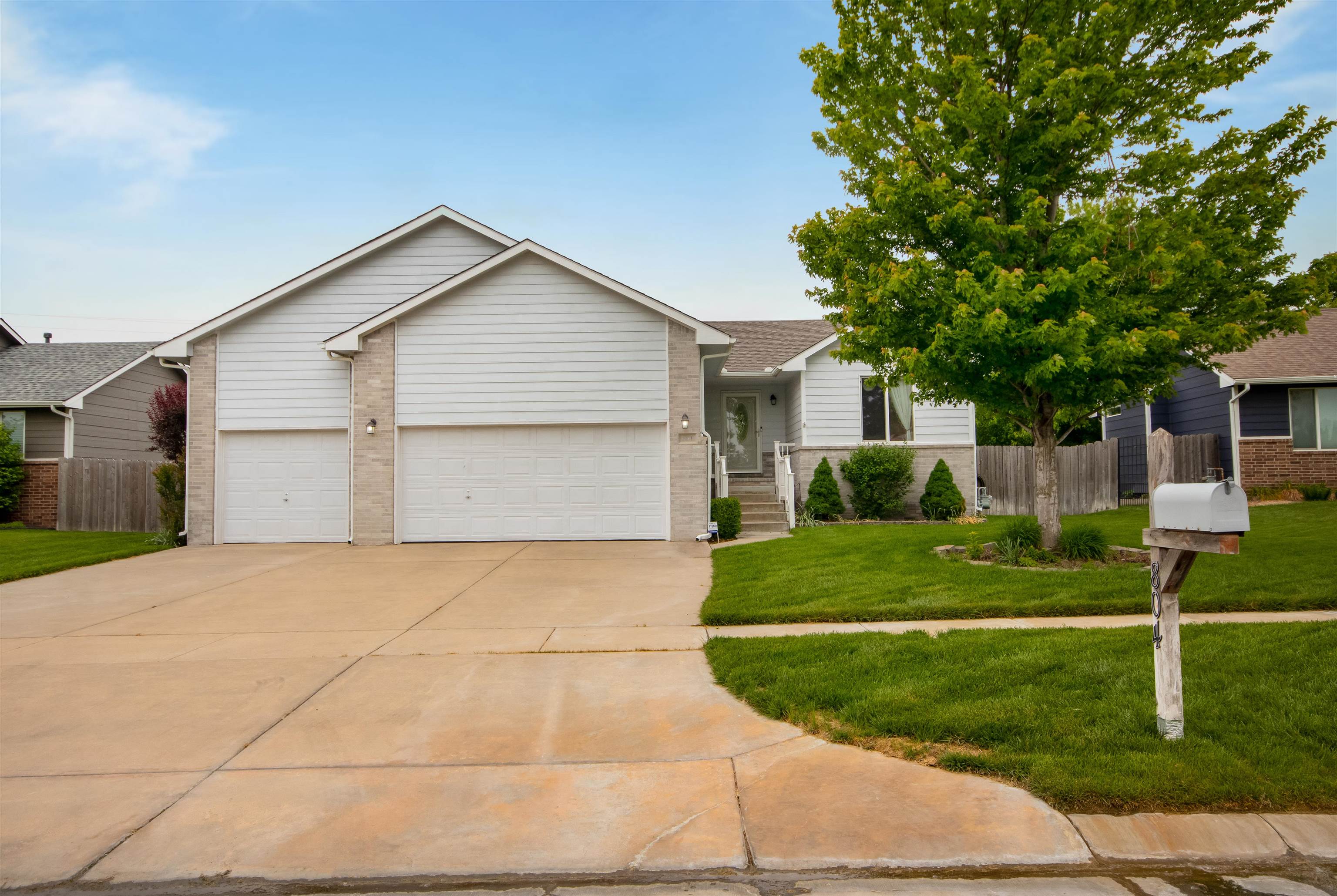 Photo of 804 E Winding Lane Ct in Derby, KS