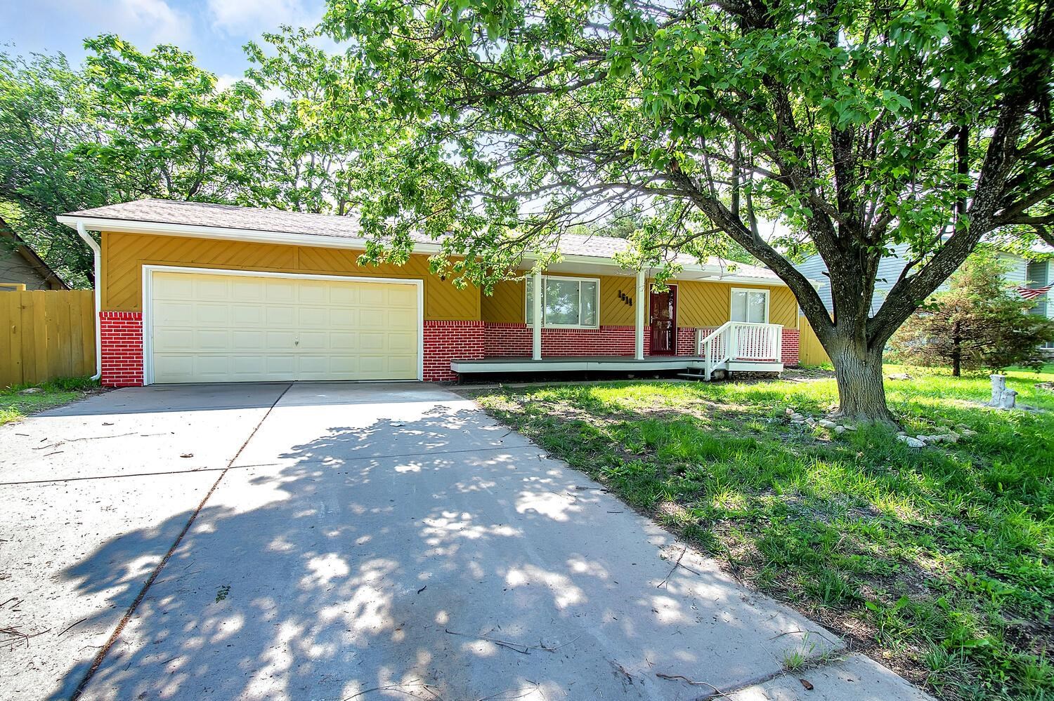 Photo of 1614 Tanglewood Rd in Rose Hill, KS