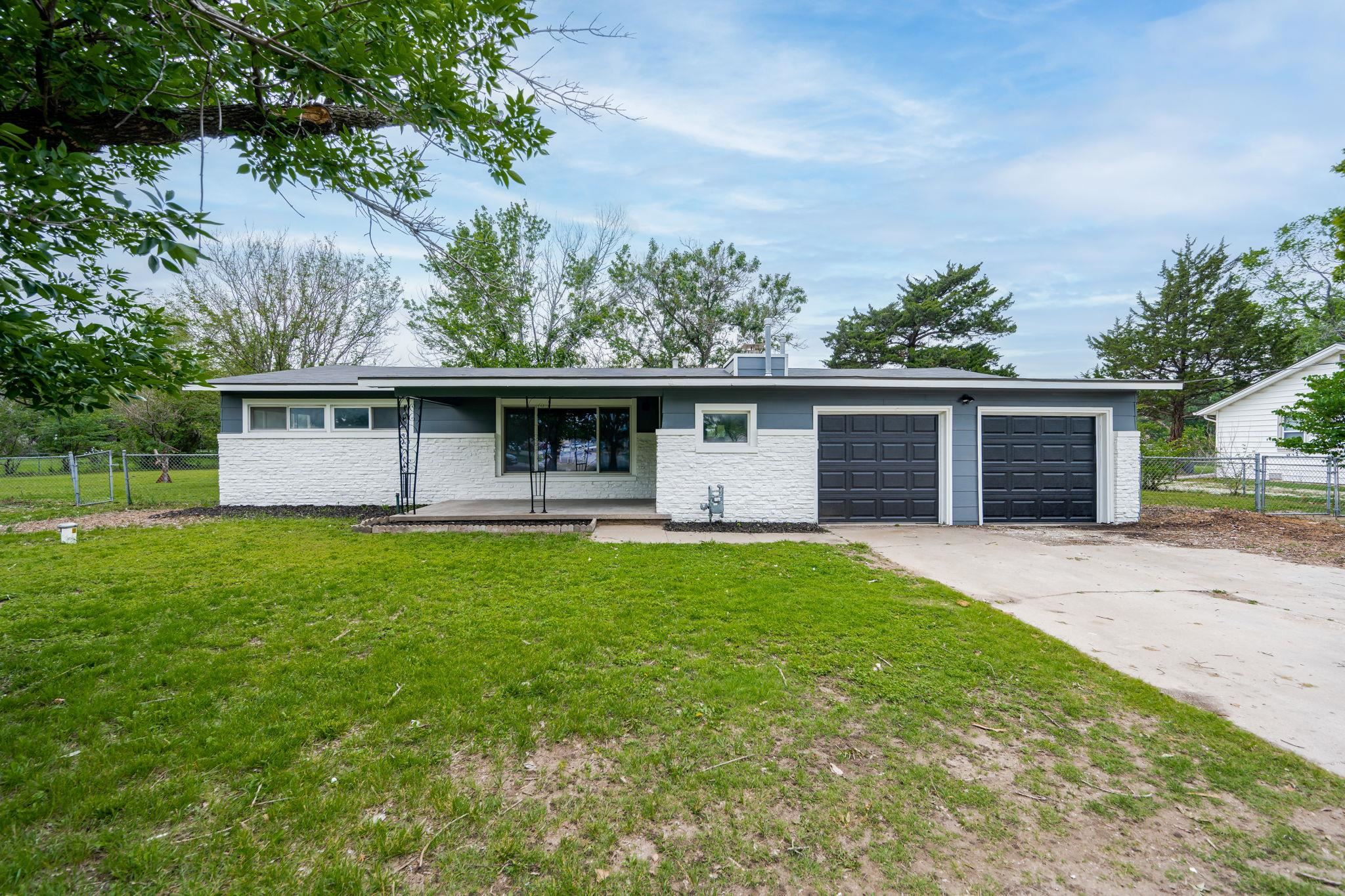 Photo of 403 N Tyler Rd in Wichita, KS