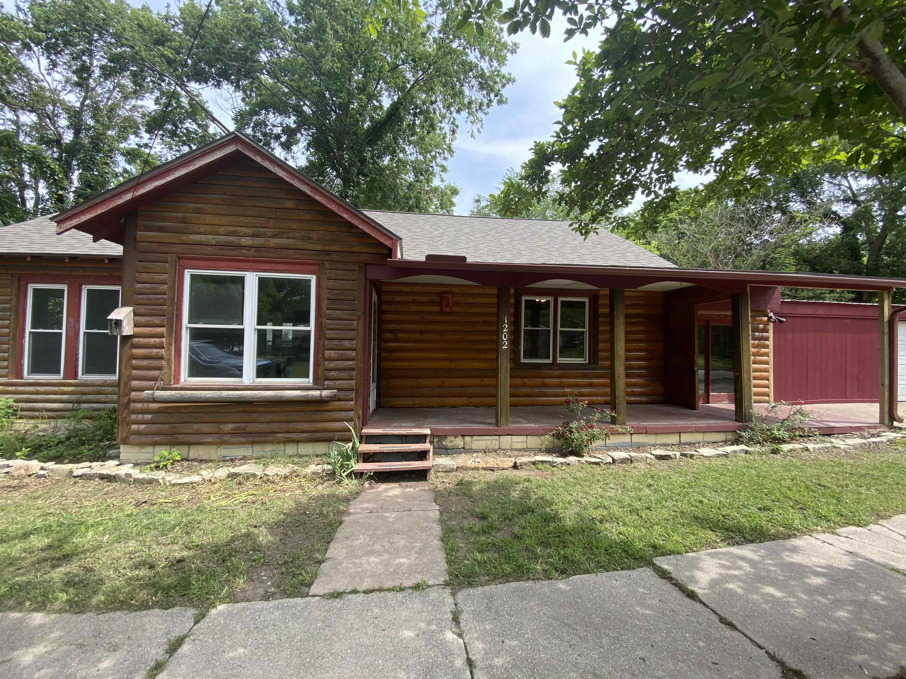 Photo of 1202 Olive St in Winfield, KS