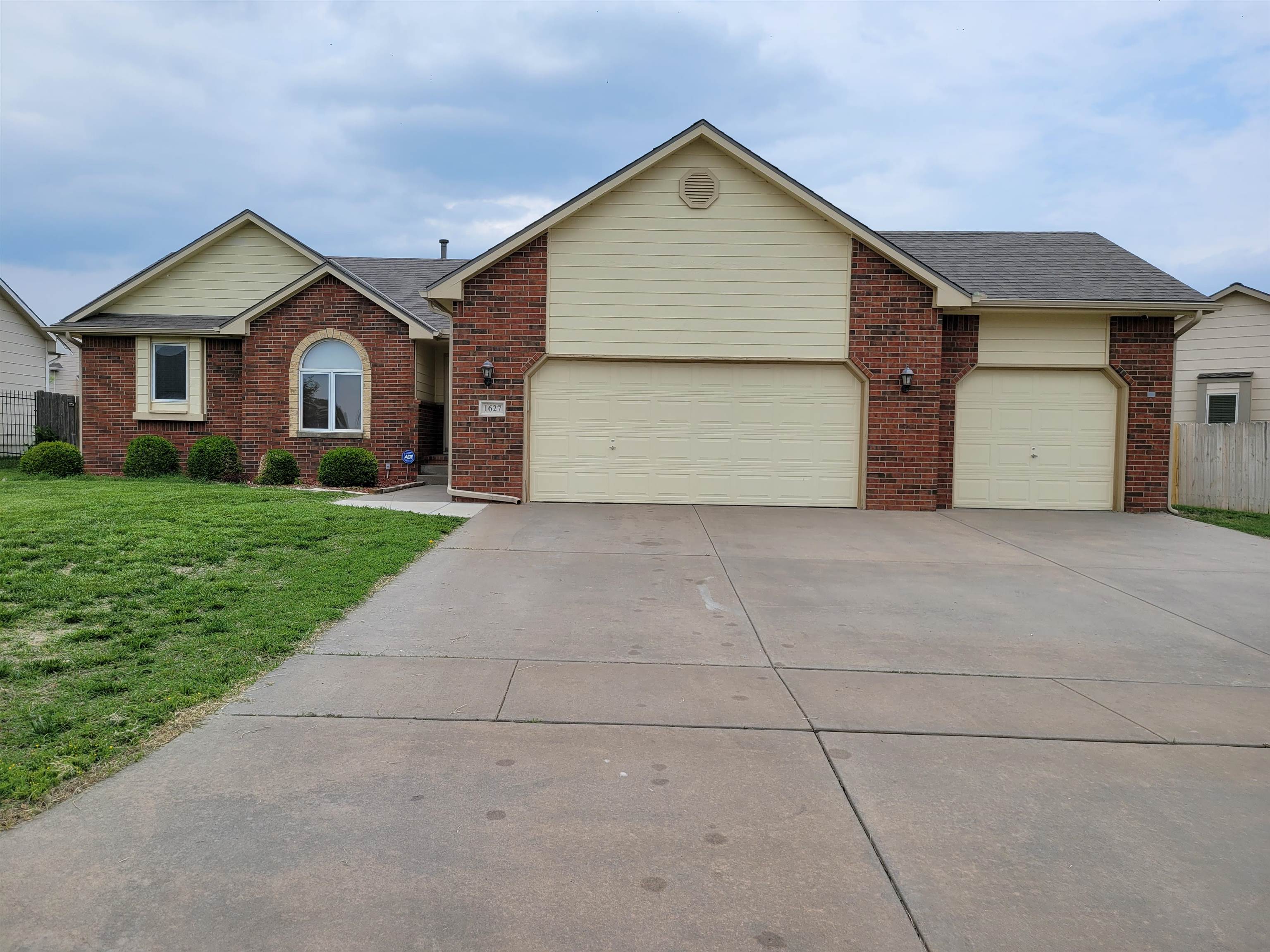 Photo of 1627 S Michelle St in Wichita, KS