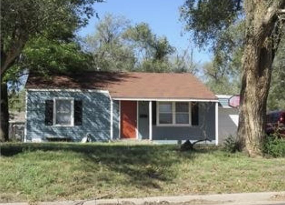 Photo of 73 Sunset Dr in Hutchinson, KS