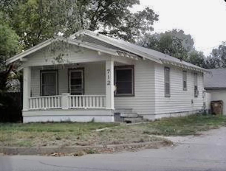 Photo of 712 N Poplar St in Hutchinson, KS