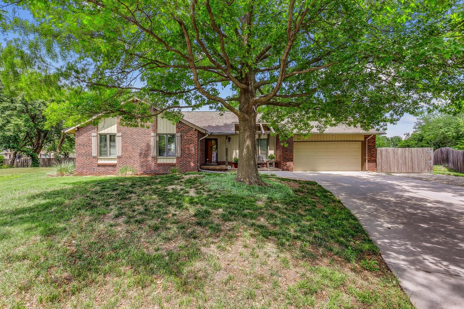 Photo of 2532 N Banbury Cir in Wichita, KS