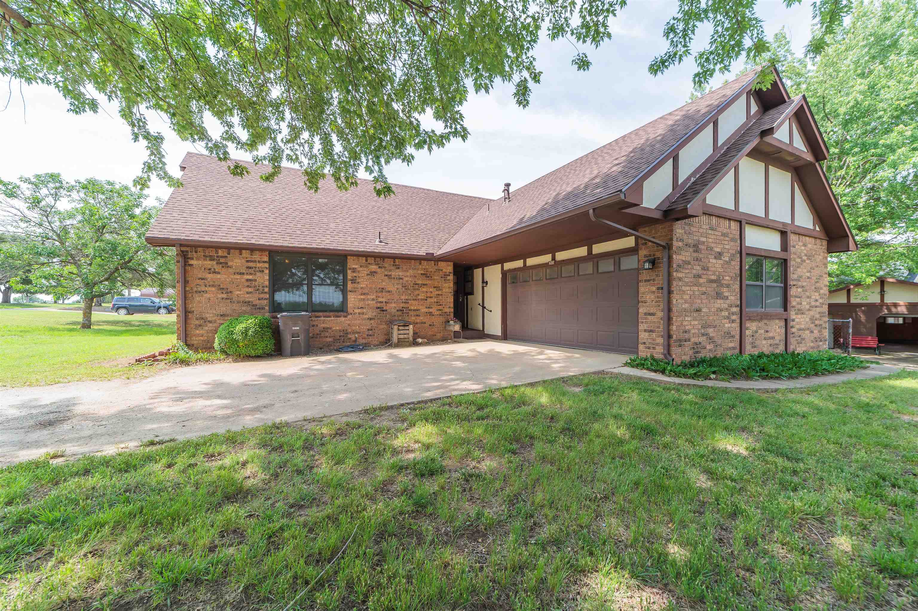 2935 Valley View Dr