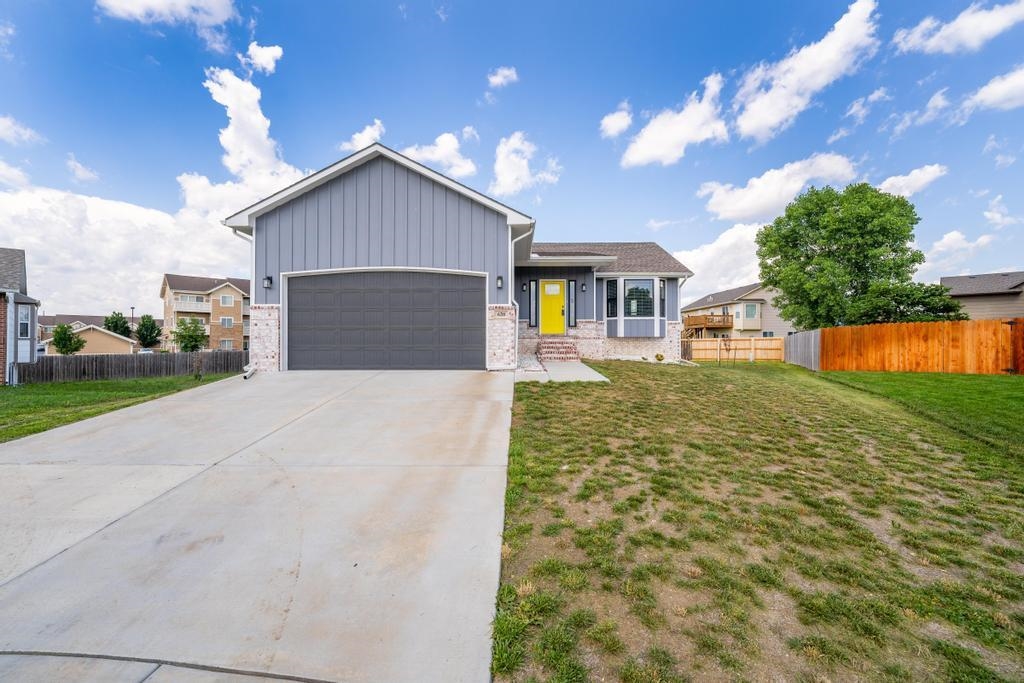 Photo of 620 E Shade St in Andover, KS