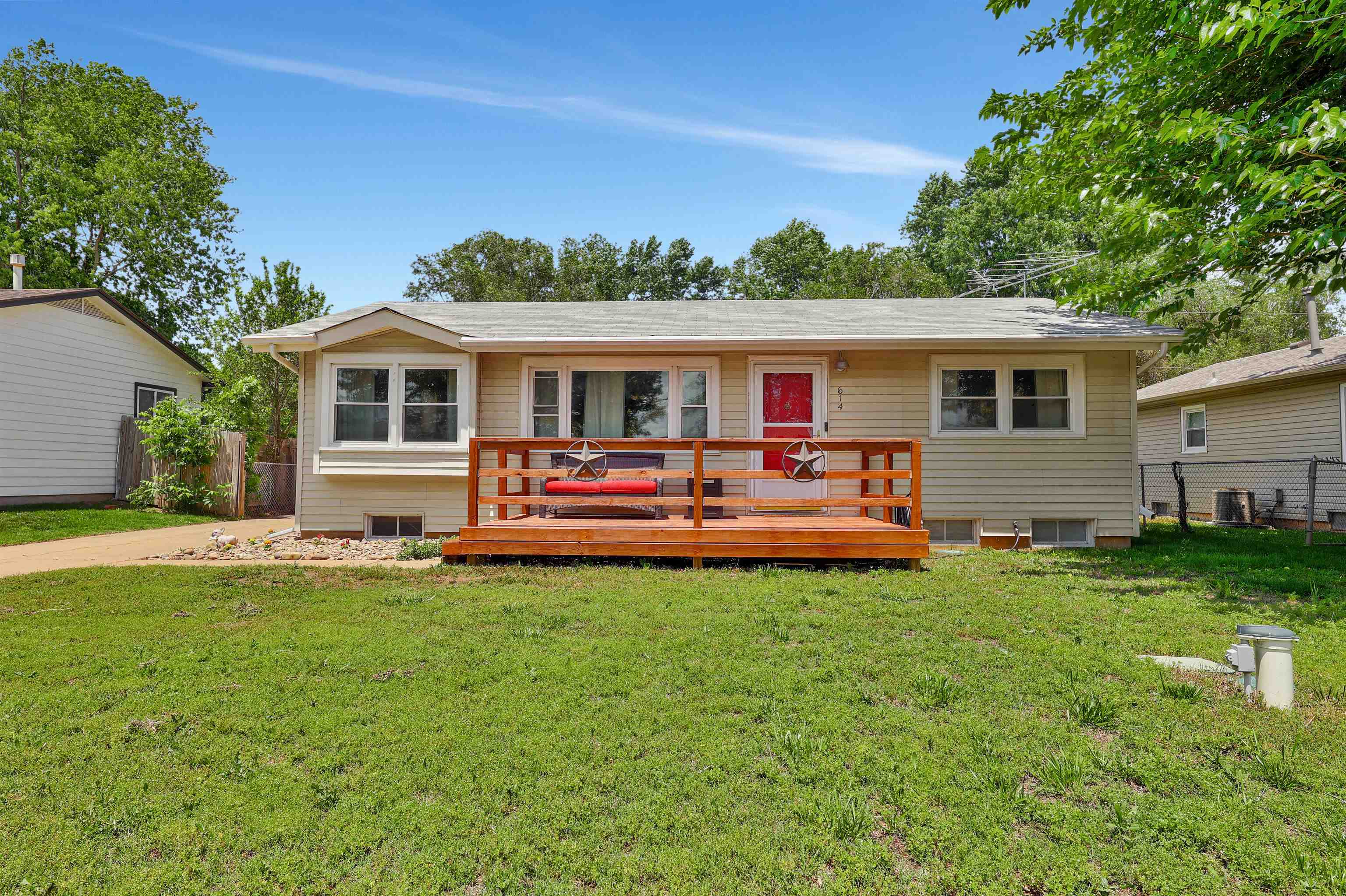 Photo of 614 W 7th St in Haysville, KS