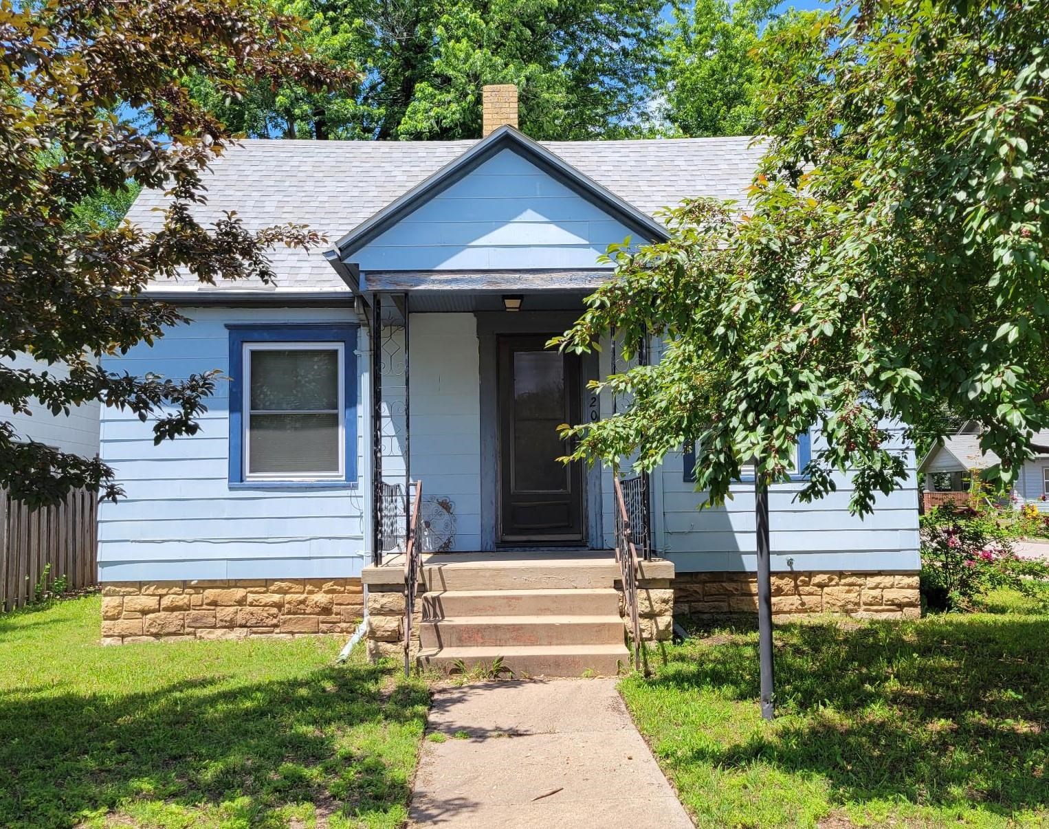 Photo of 720 E 9th Ave in Winfield, KS