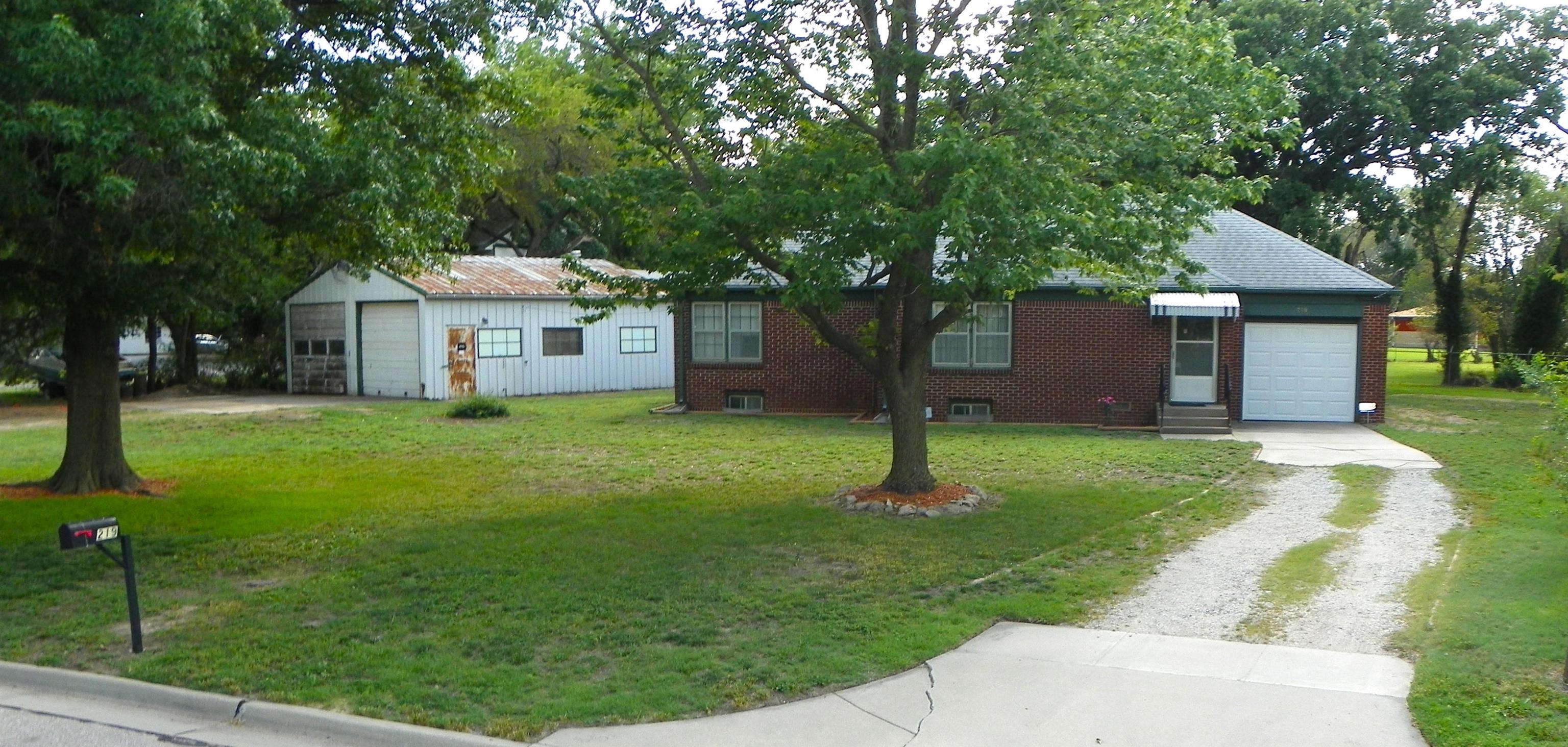 Photo of 219 S Evergreen Ln in Wichita, KS