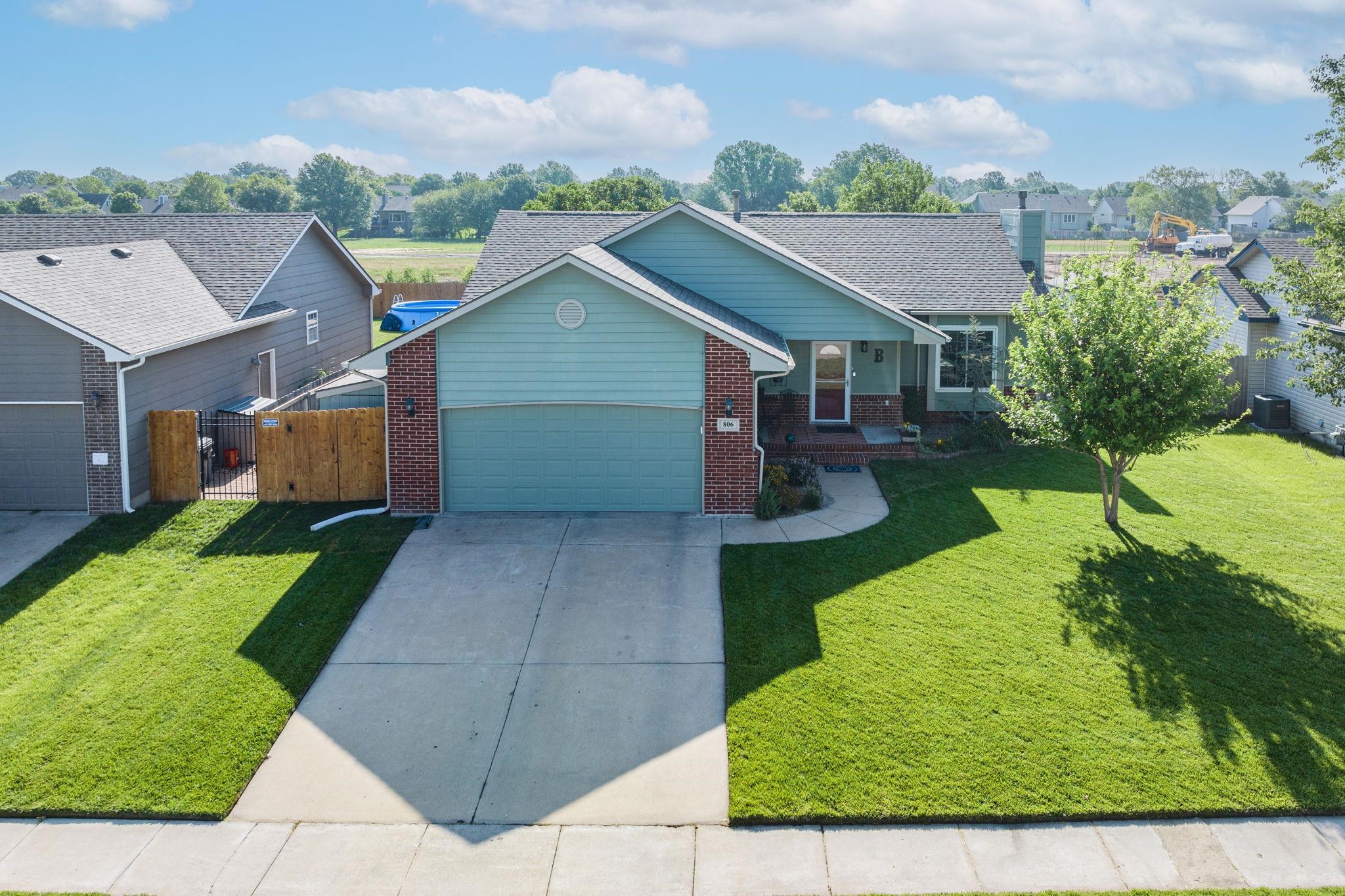 Photo of 806 N Bay Country Cir in Wichita, KS