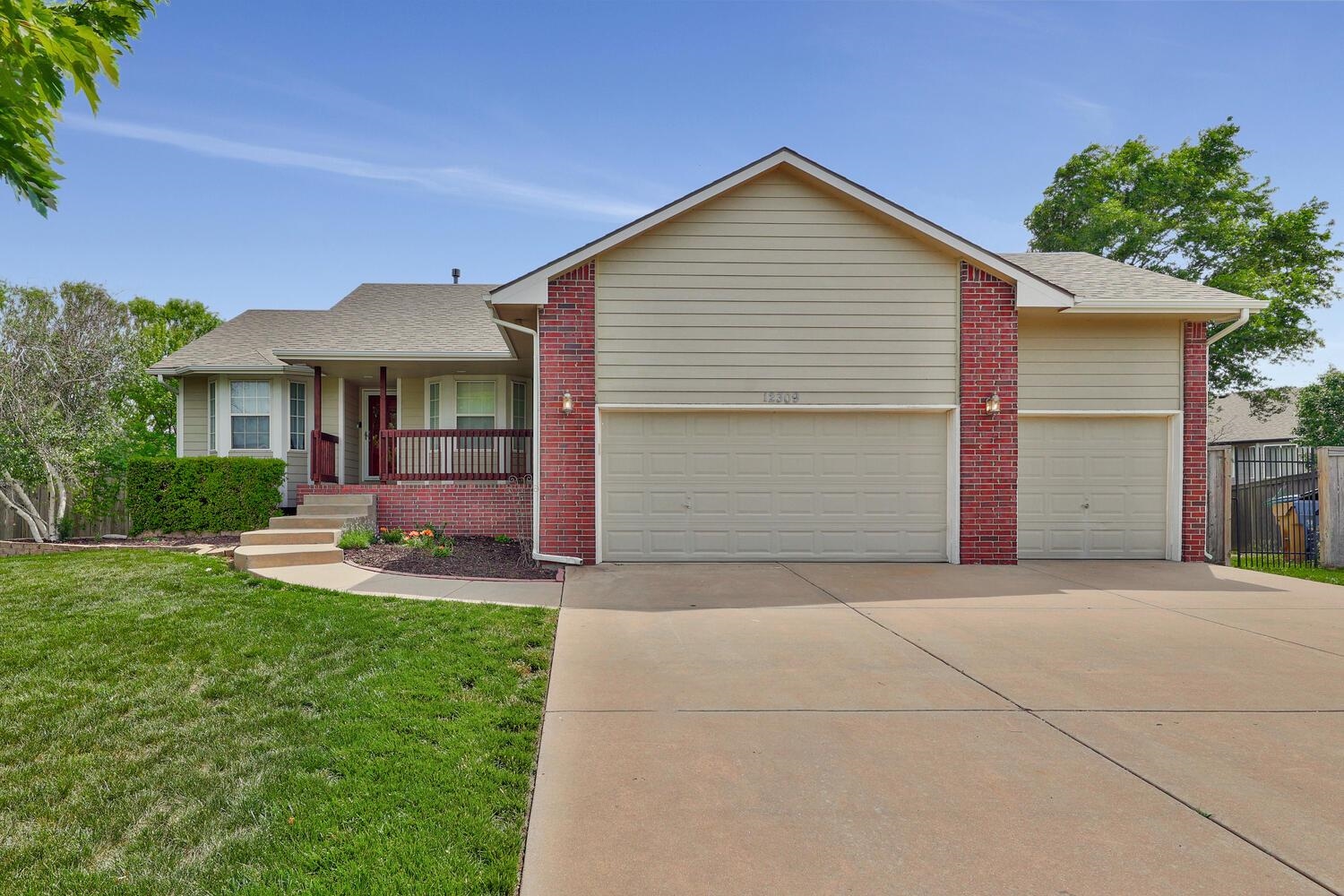 Photo of 12309 E Ayesbury Cir in Wichita, KS