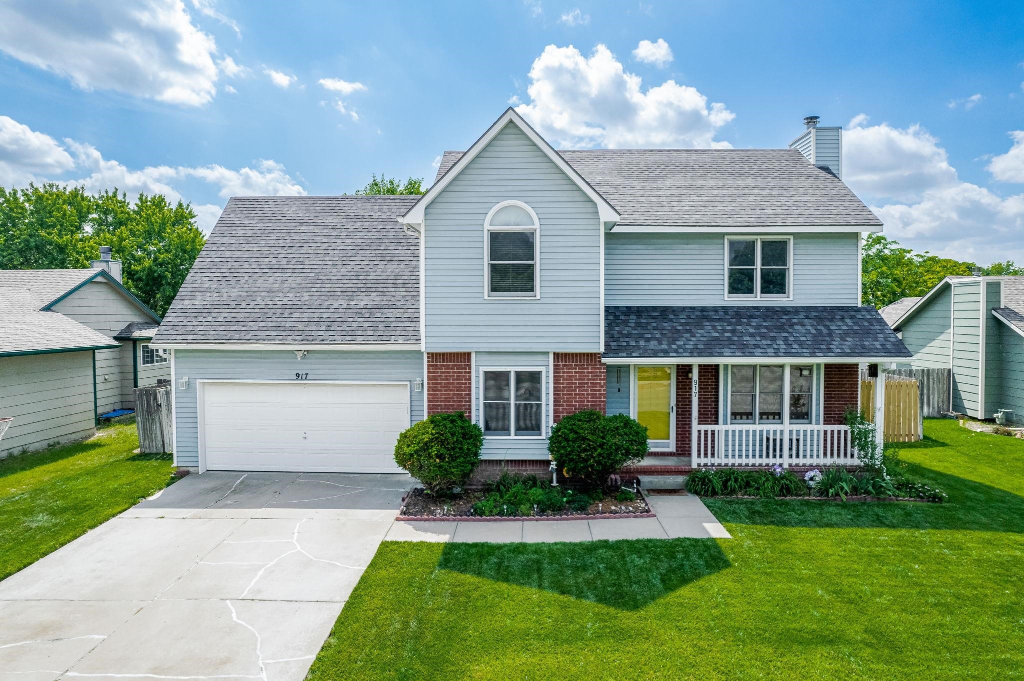Photo of 917 N Clover Ln in Valley Center, KS