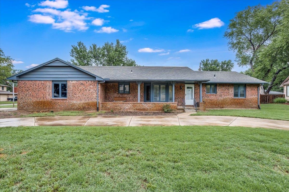 Photo of 600 E Allen St in Valley Center, KS