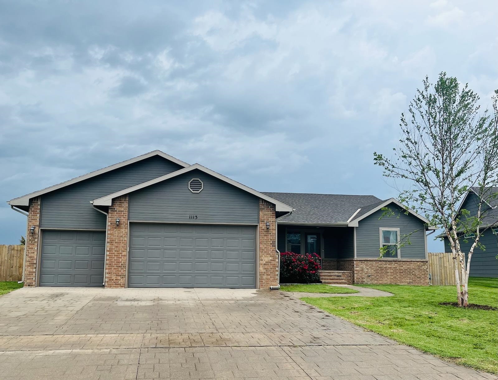 Photo of 1113 E Red River Cir in Clearwater, KS
