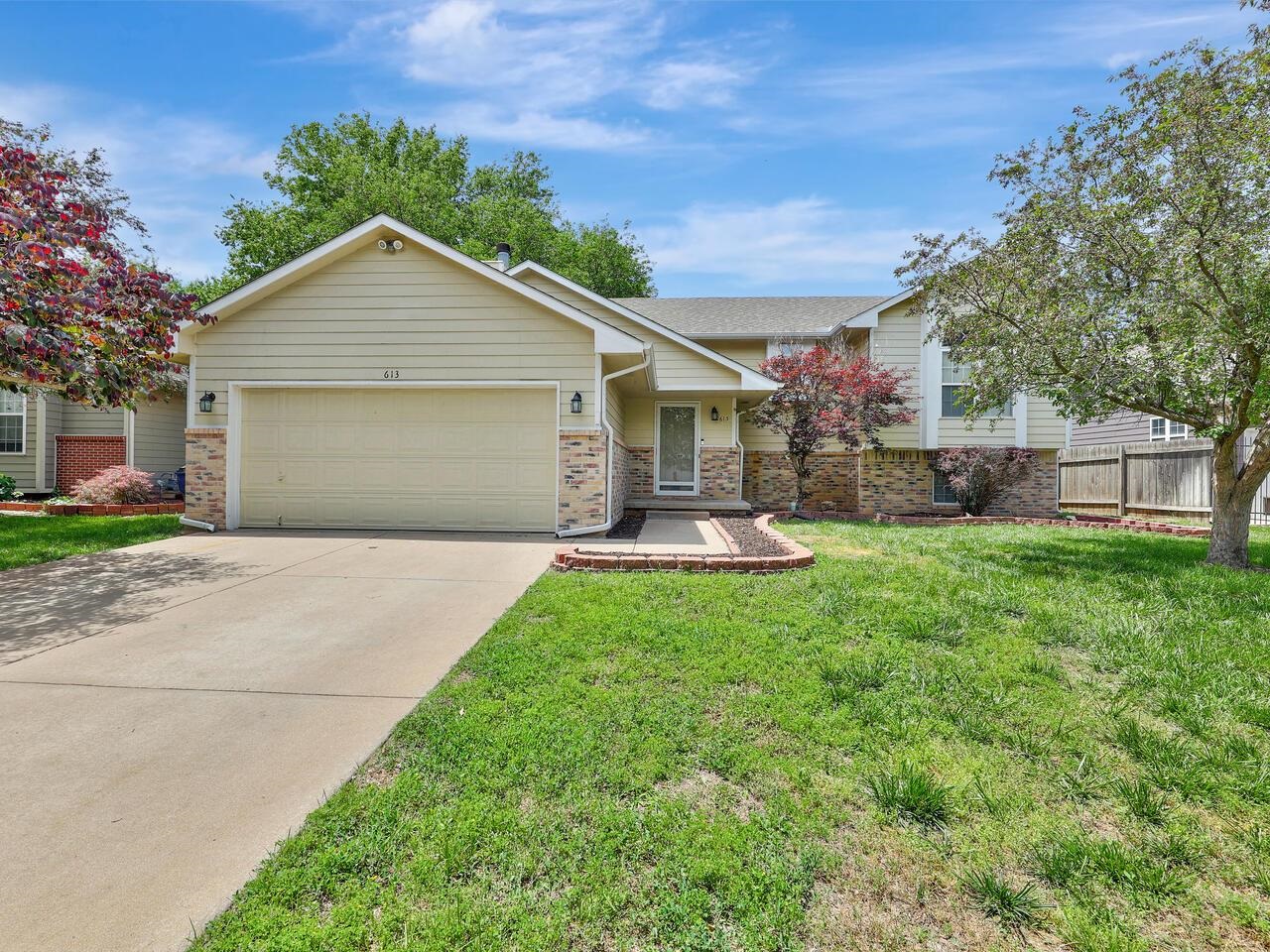 Photo of 613 S Wheatland Cir in Wichita, KS