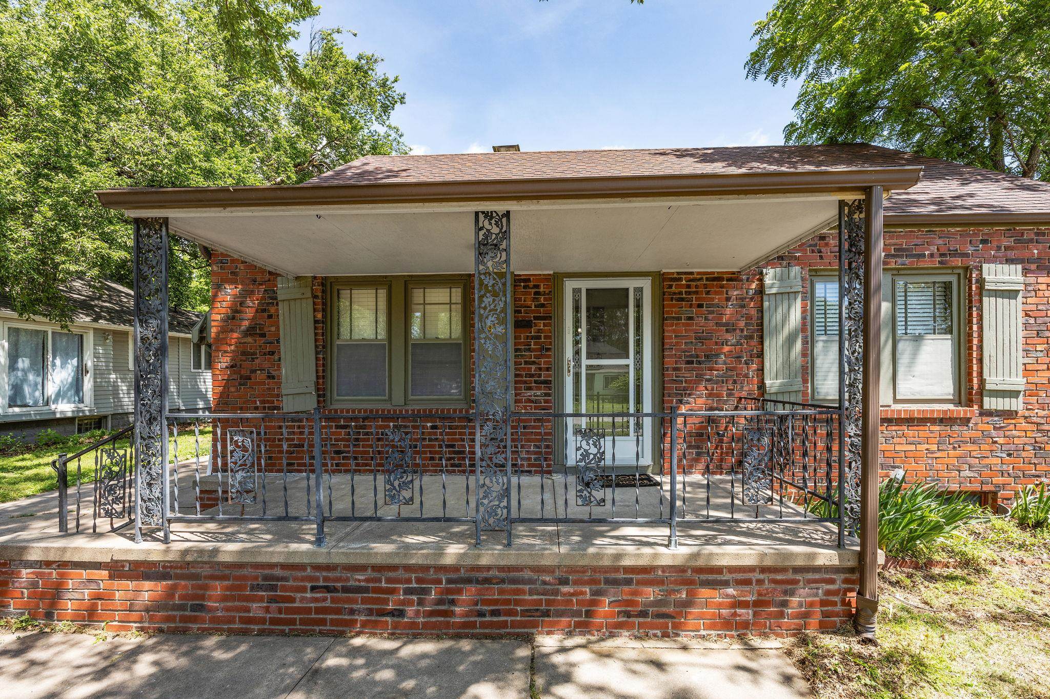 Photo of 914 E 8th St in Newton, KS