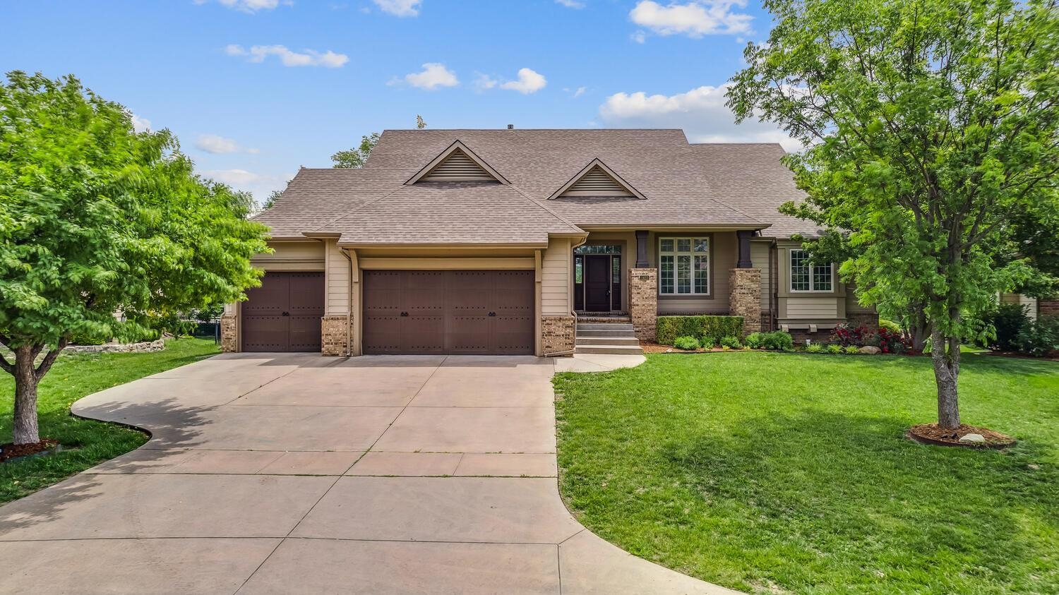 Photo of 1423 E Timber Falls Ct in Andover, KS